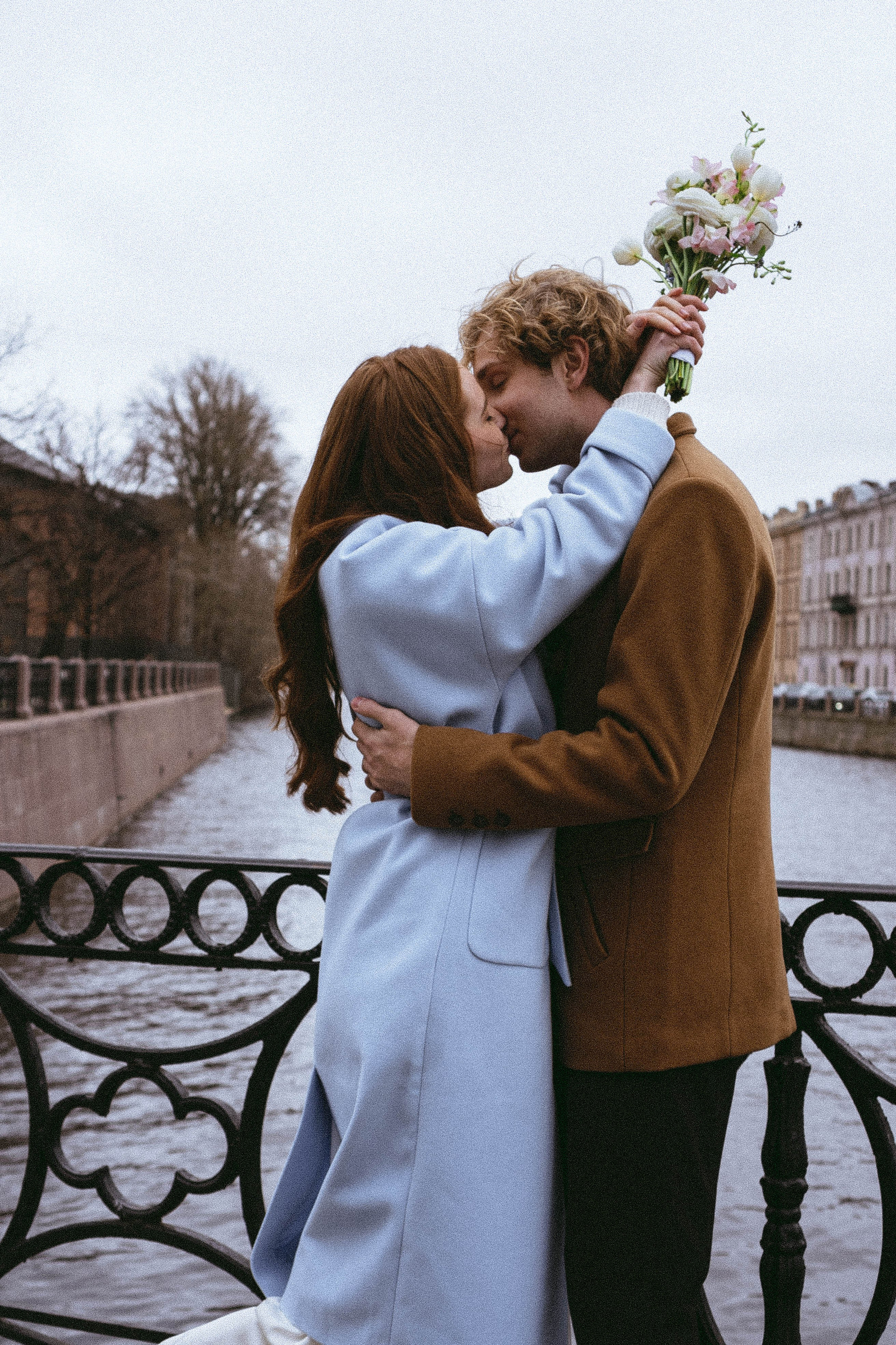 СВАДЕБНАЯ ПРОГУЛКА ПО ПЕТРОГРАДКЕ ВЕСНОЙ (ФОТОСЕССИИЯ ПАРЫ СВАДЕБНАЯ). Профессиональный фотограф, Санкт-Петербург — Виктория Богомолова