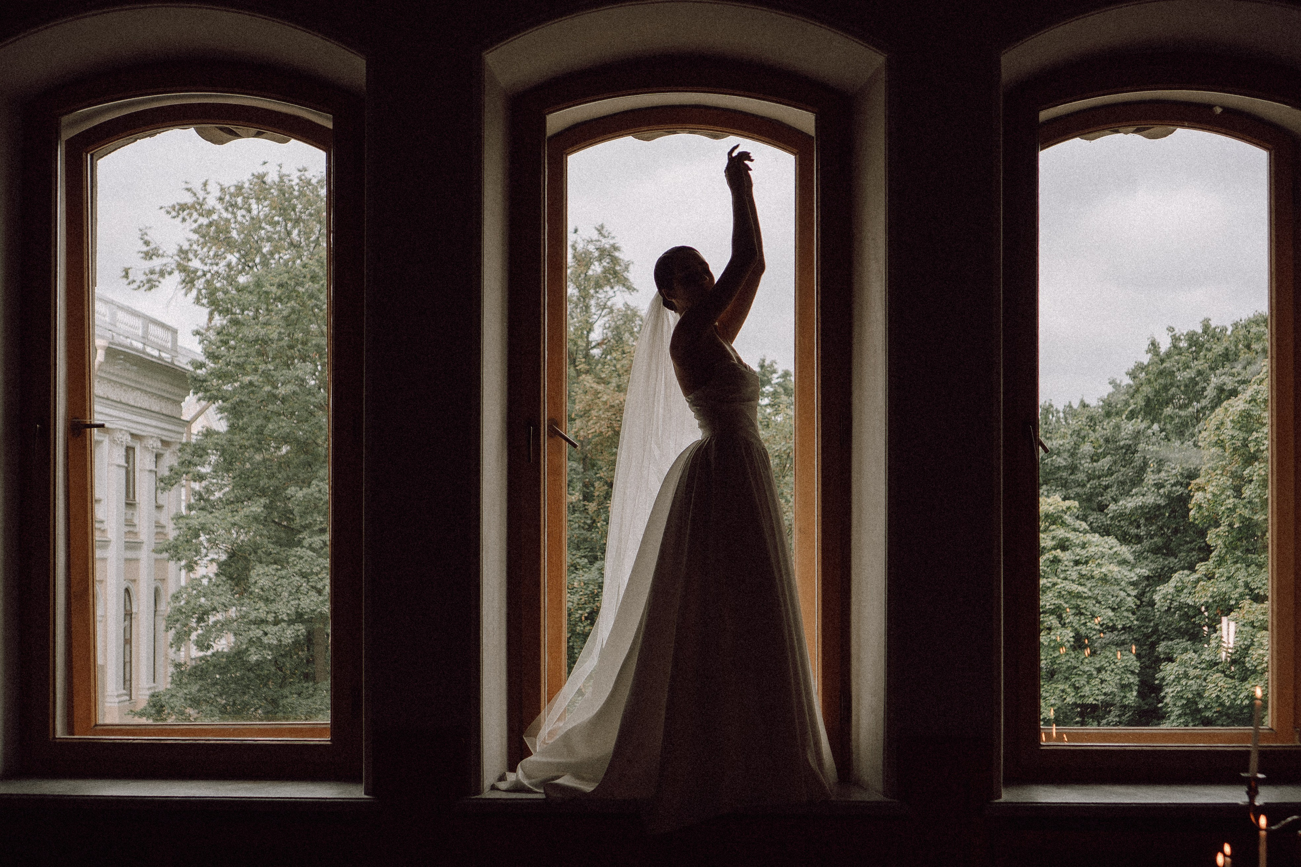 СВАДЕБНАЯ ПРОГУЛКА В САНТК-ПЕТЕРБУРГЕ (ИСАКИЕВСКИЙ СОБОР, ЗИМНЯЯ КАНАВКА, ЭРМИТАЖ И БОЛЬШАЯ МОРСКАЯ УЛИЦА). Профессиональный фотограф, Санкт-Петербург — Виктория Богомолова