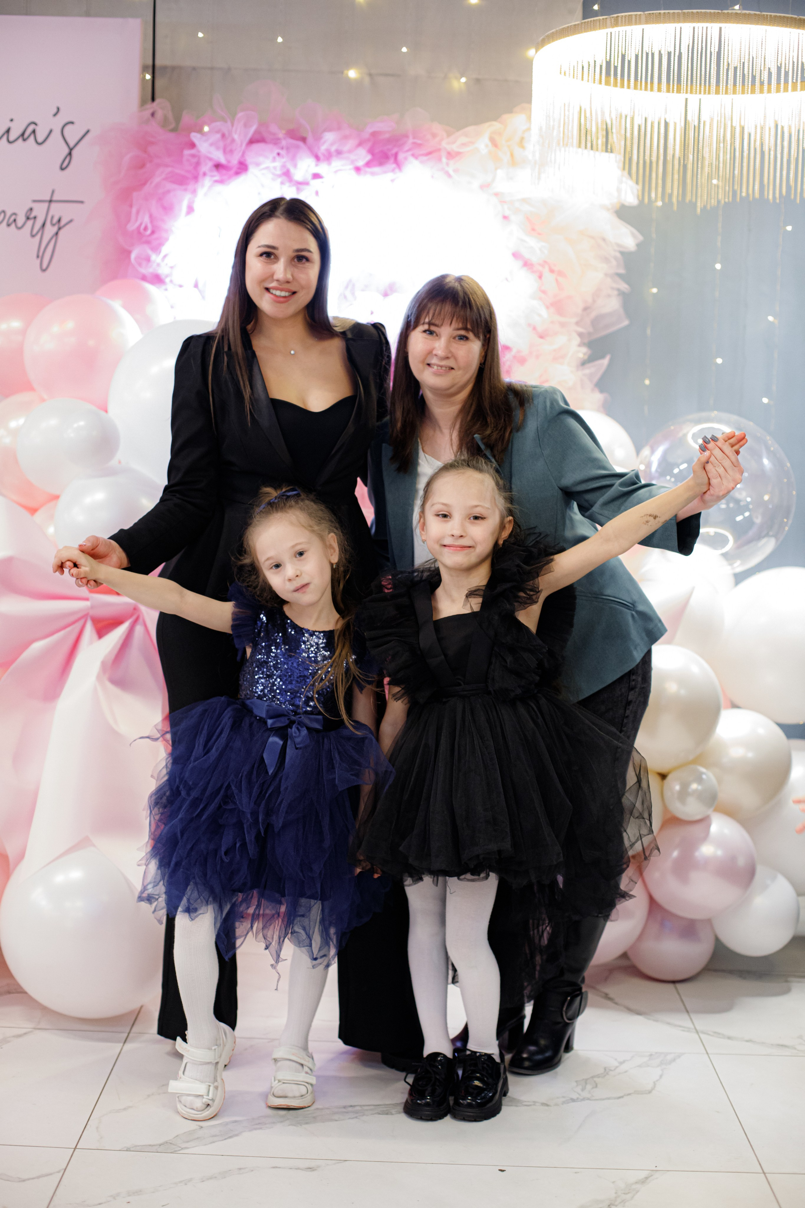 ASIA'S BIRTHDAY PARTY. Photokarish