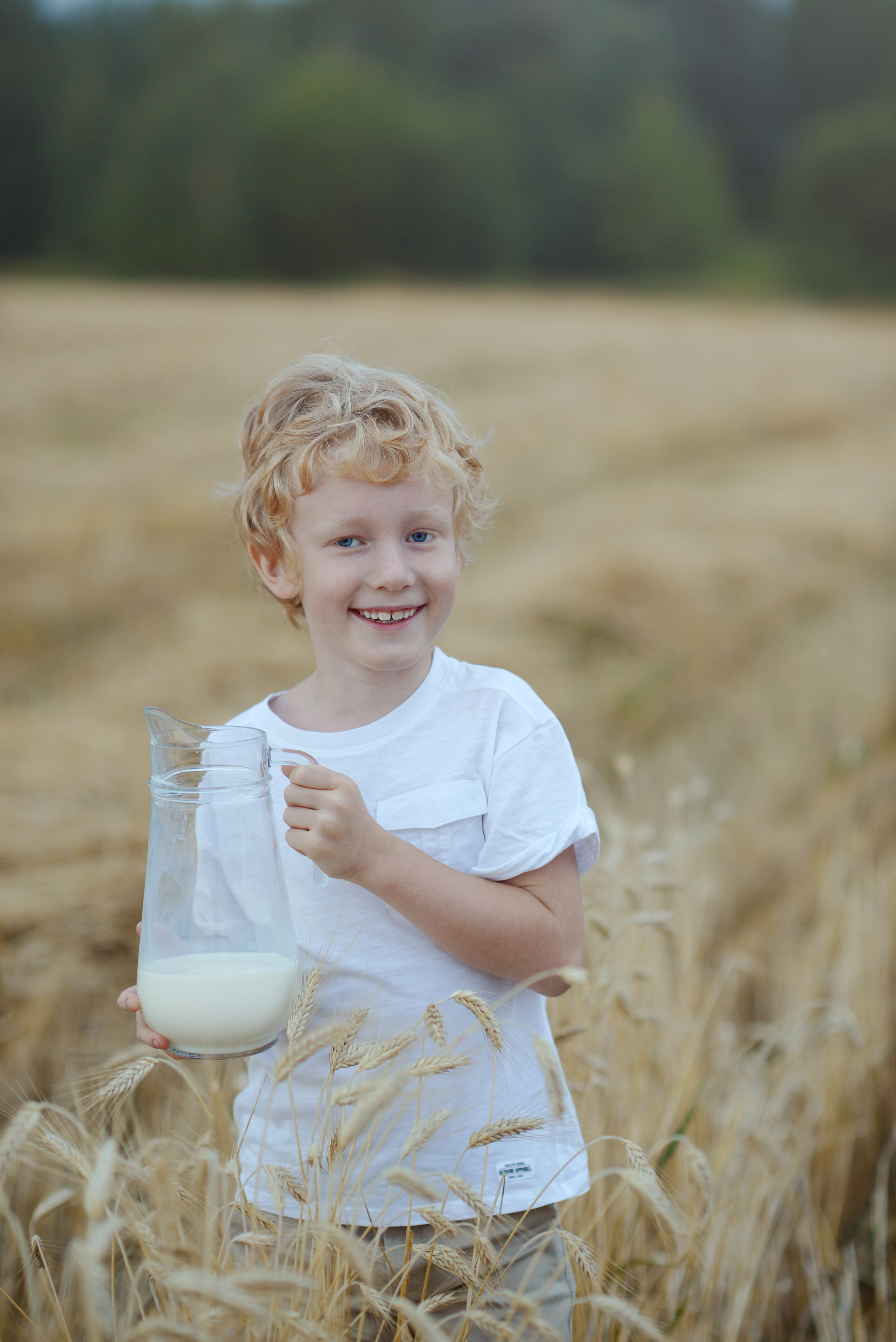 Марк и Даша в поле. Фотограф Альбина Вакунова