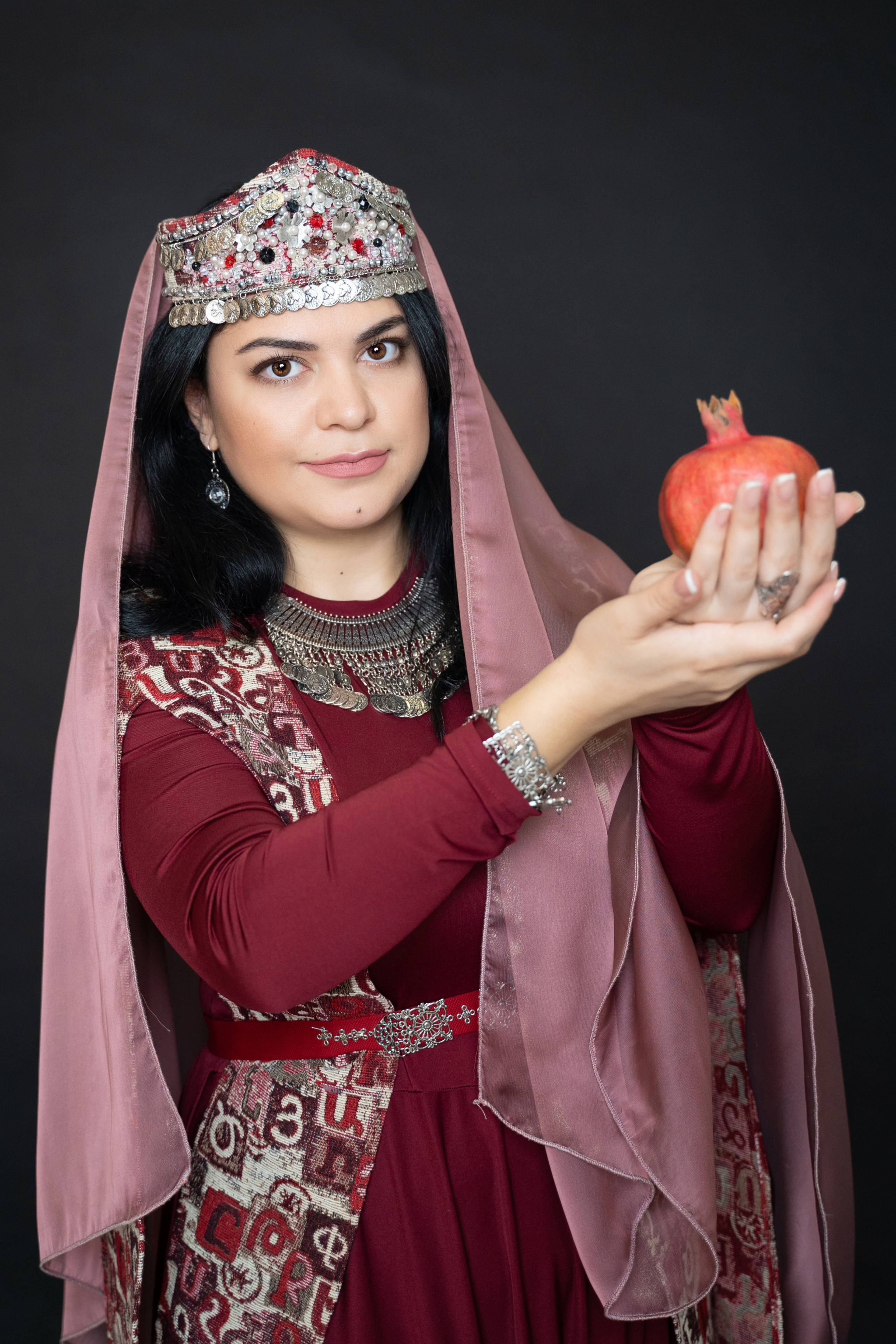 Фотосессия в армянском национальном костюме. Свадебный фотограф в Краснодаре