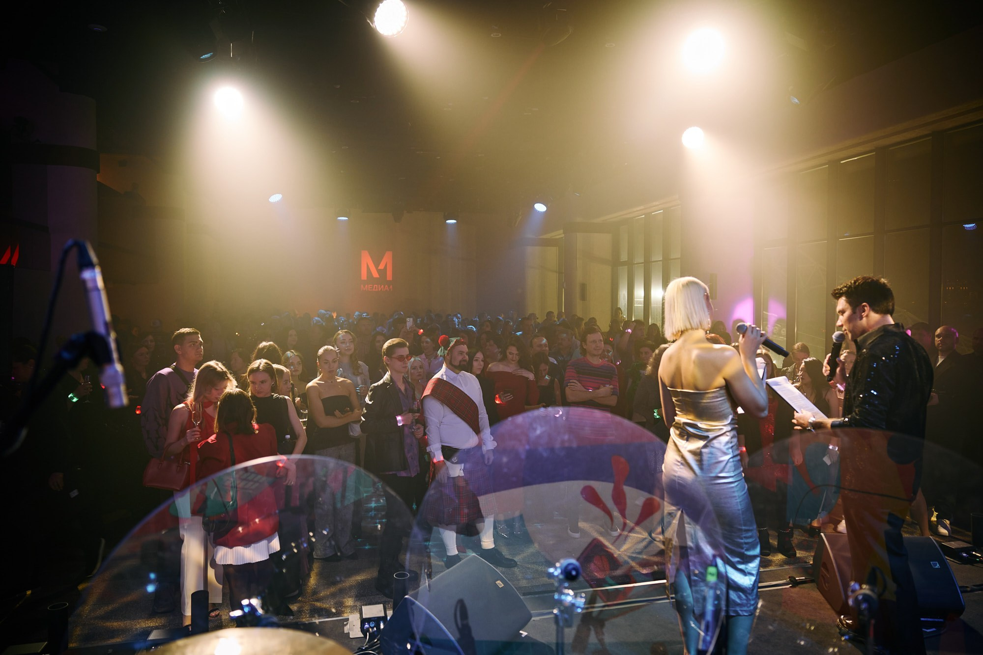 Фотограф на корпоративе «Медиа1» — репортажная съёмка делового праздника. Репортажный фотограф в Москве — Дмитрий Тарасов | Съёмка мероприятий, концертов, корпоративов
