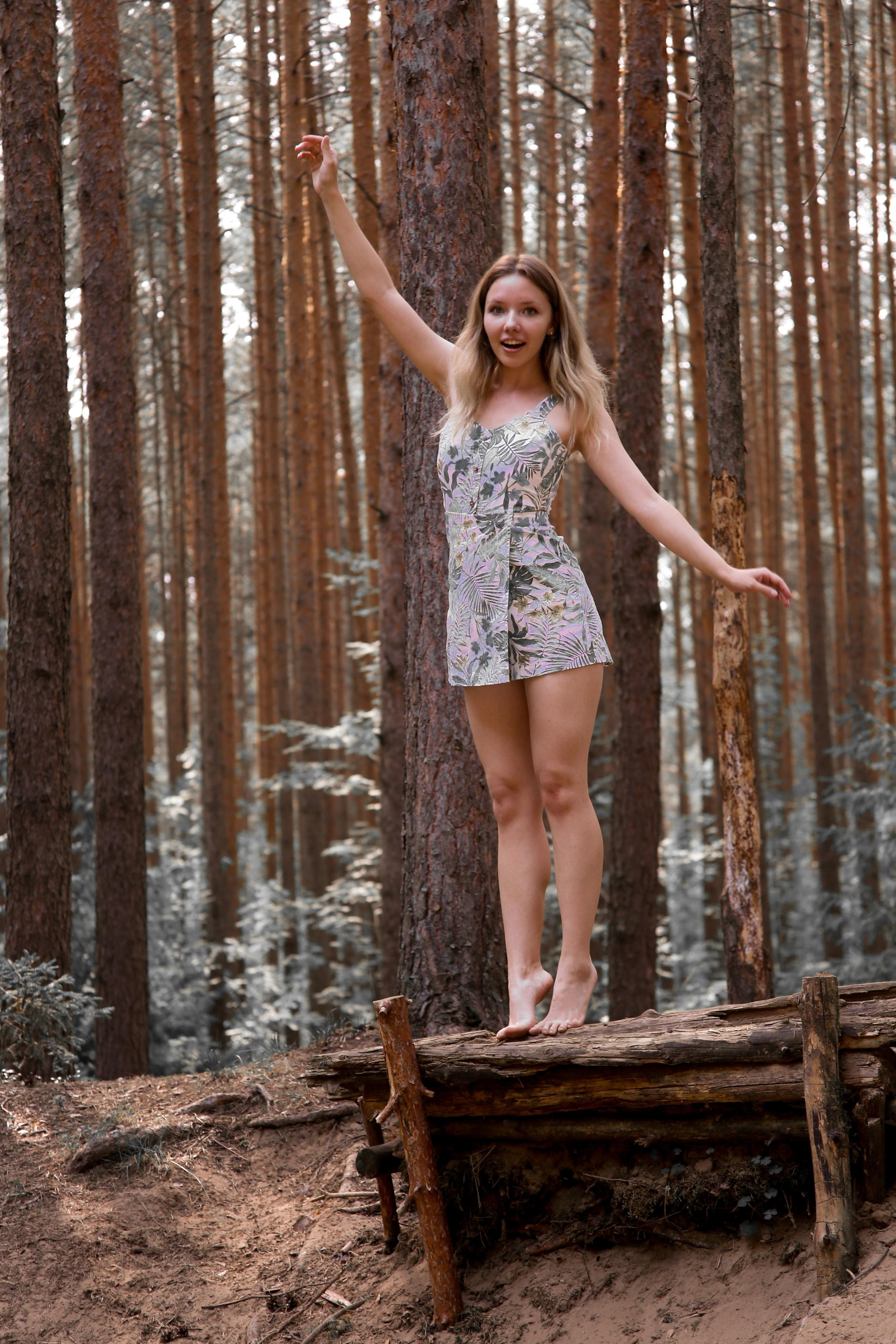 Маша в лесу босиком. Фотограф Пермь. Фотосессия в фотостудии Перми и на свежем воздухе