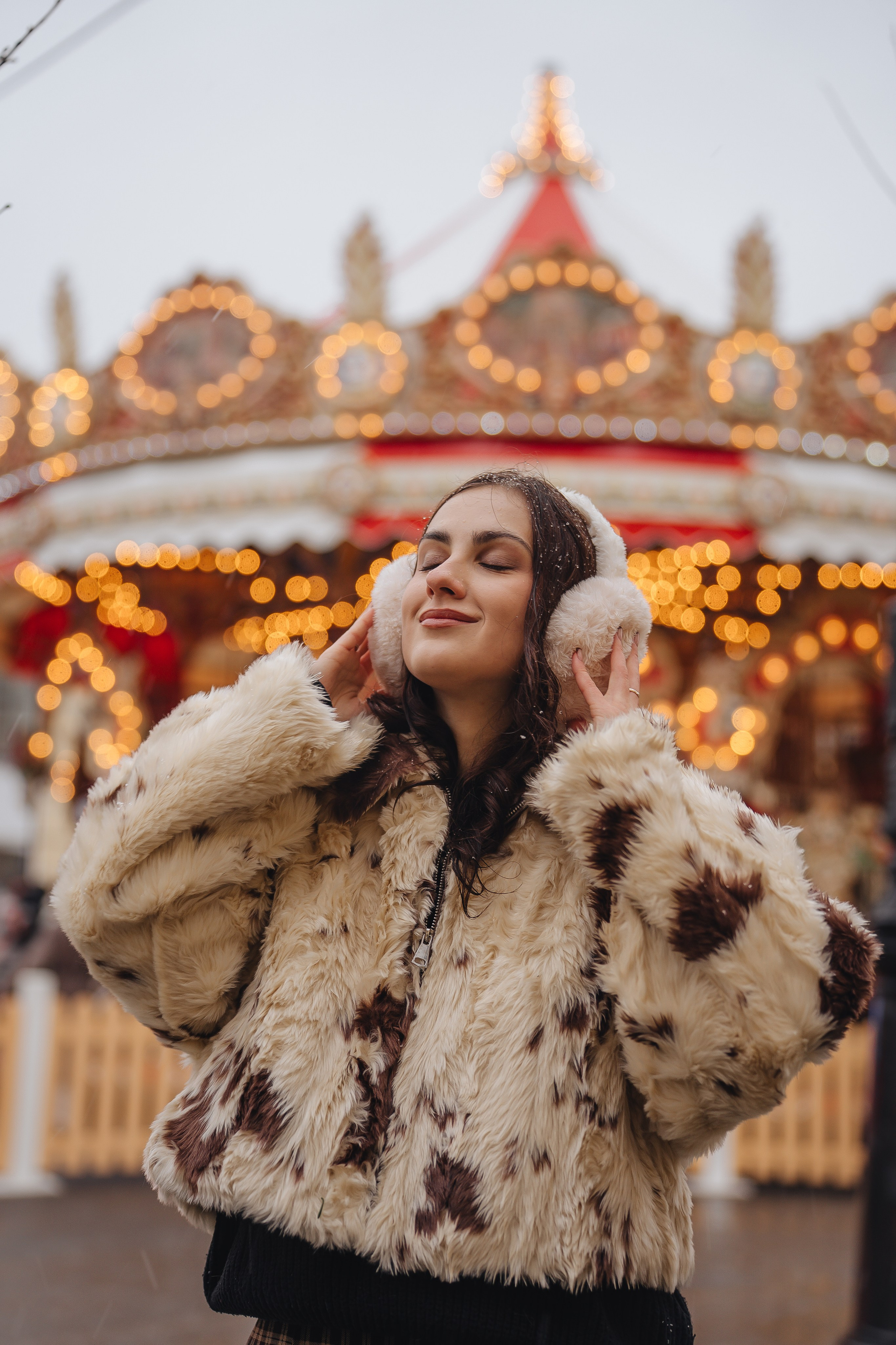 ПРОГУЛКА НА МАНЕЖНОЙ ПЛОЩАДИ ДЛЯ ДЕВУШКИ ПЕРЕД НОВЫМ ГОДОМ (НОВОГОДНЯЯ ФОТОСЕССИИЯ НА МАНЕЖНОЙ ПЛОЩАДИ). Профессиональный фотограф, Санкт-Петербург — Виктория Богомолова
