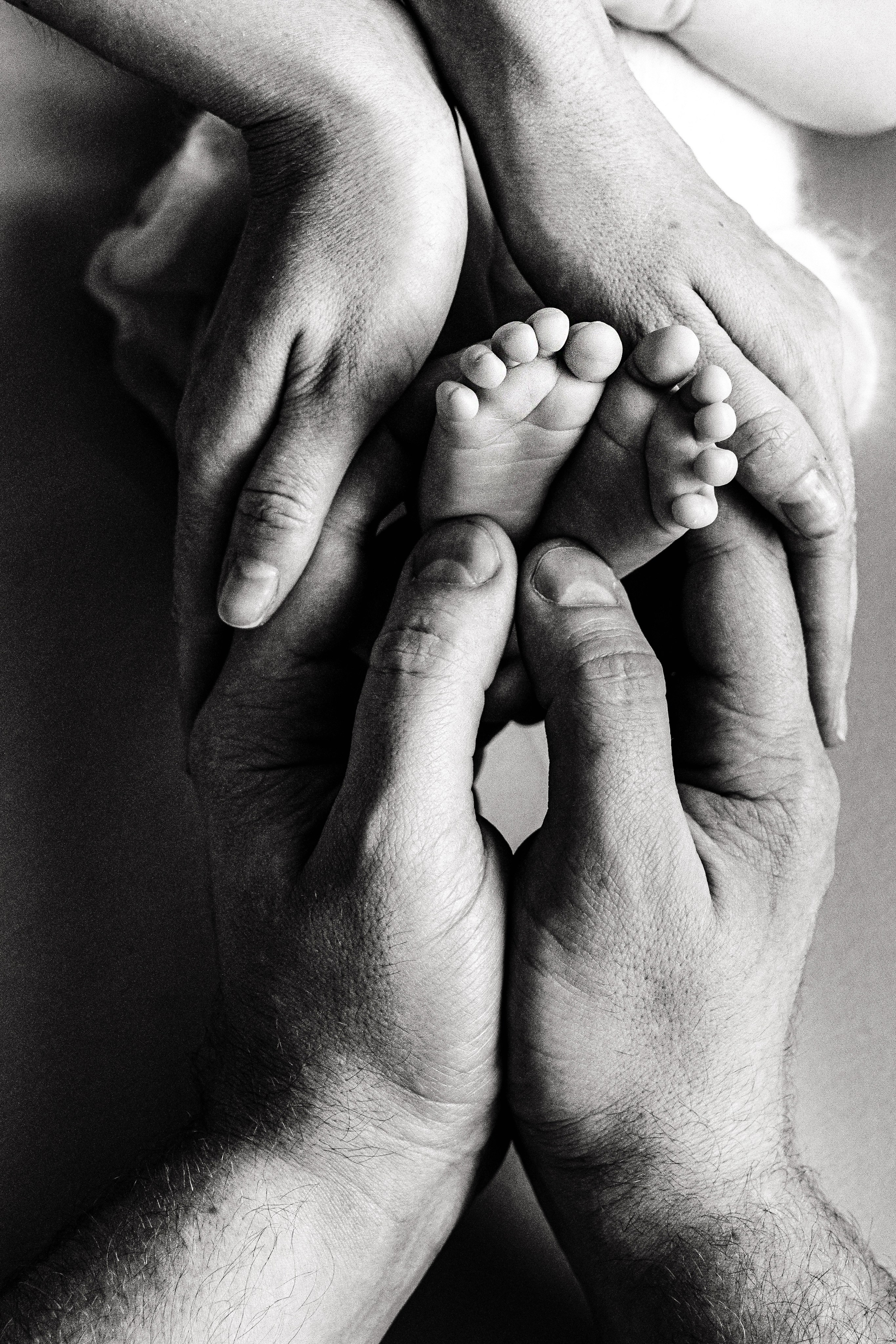 Черно белые фото. Фотограф новорожденных малышей в Санкт-Петербурге