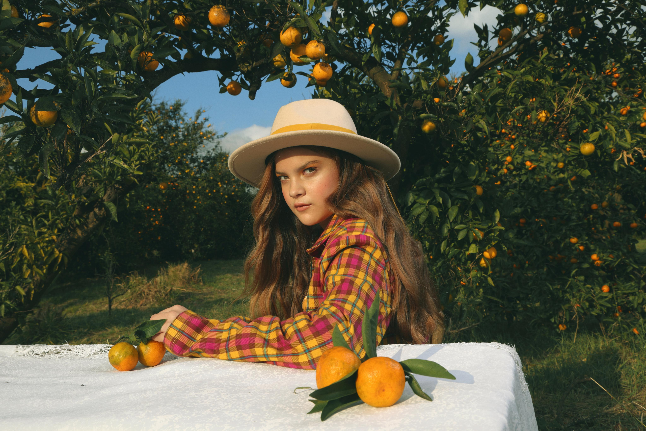 Фотосессия в саду мандаринах Сочи. Профессиональный фотограф в Сочи Виктор Павлюткин