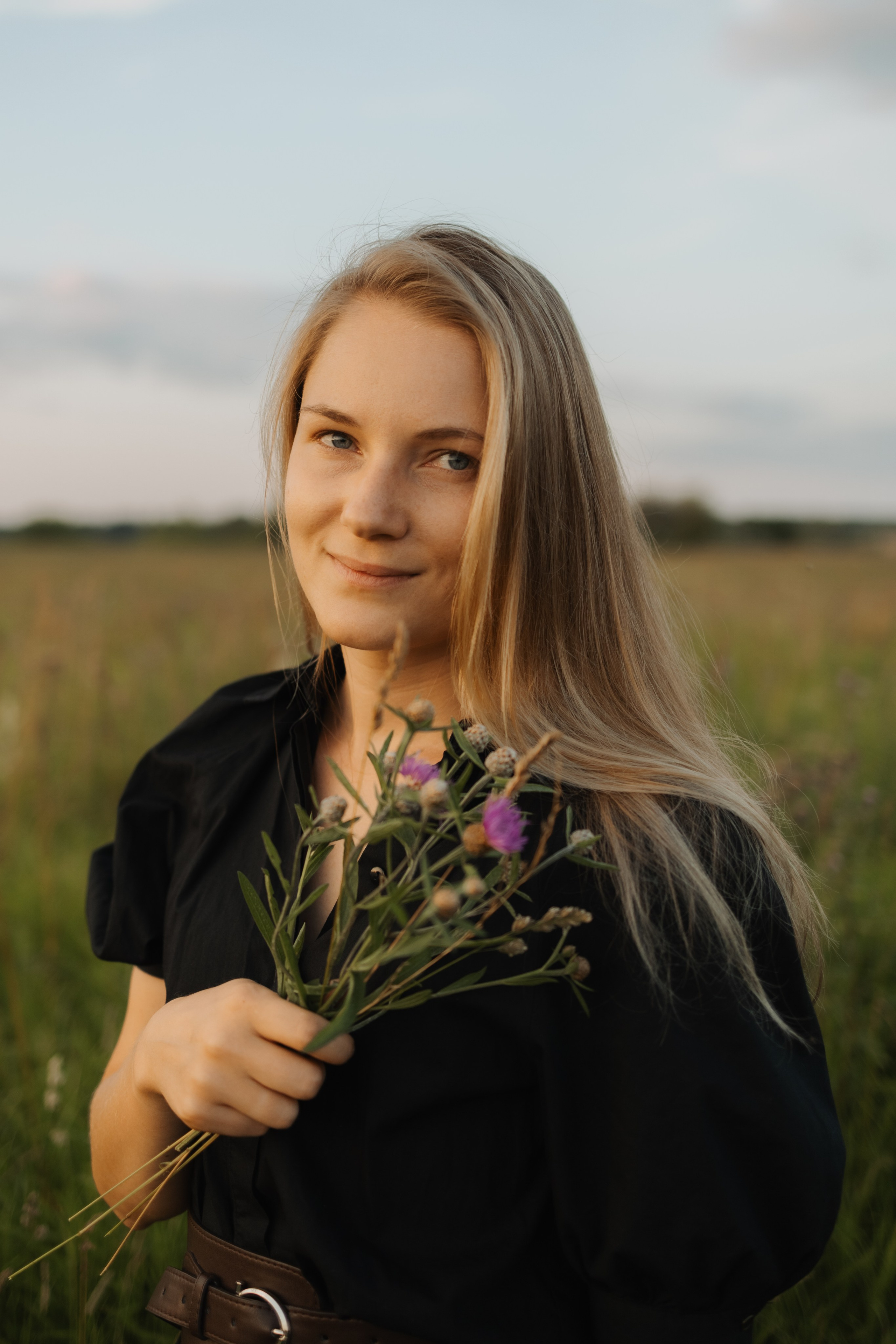 Летняя съемка с Инной в поле. Фотограф Углич и Ярославль Ольга Тятюшкина