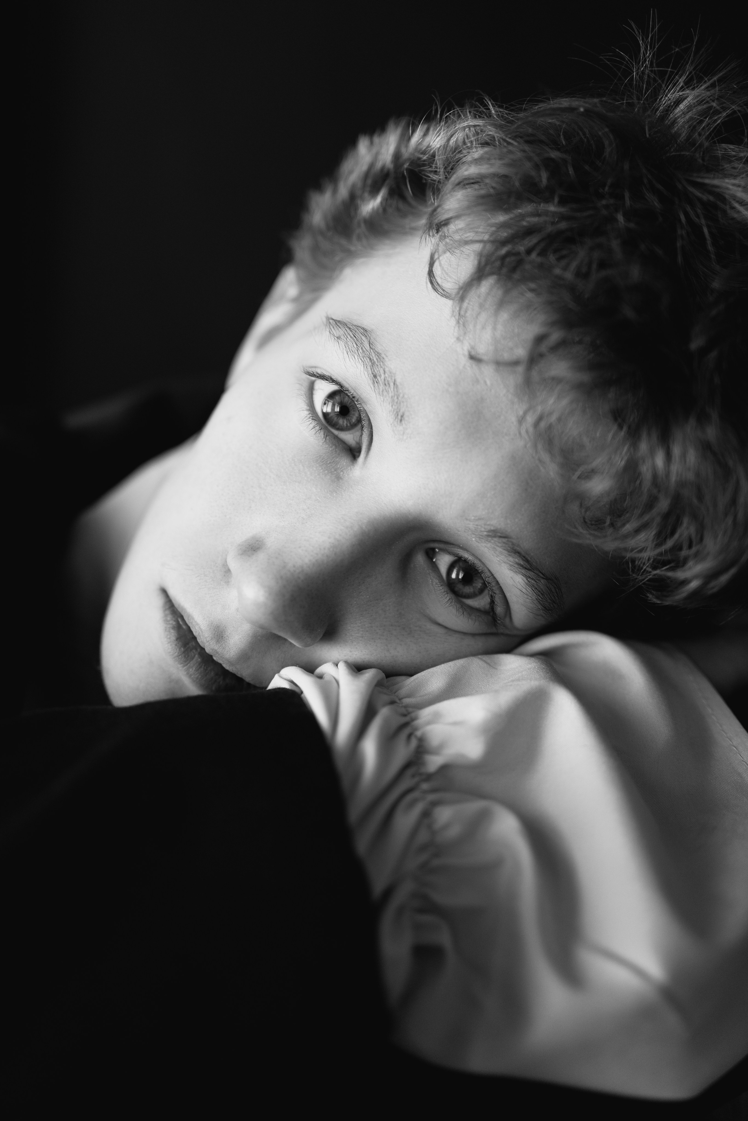 Алексей. I am Diana, a portrait photographer. I take pictures around the world