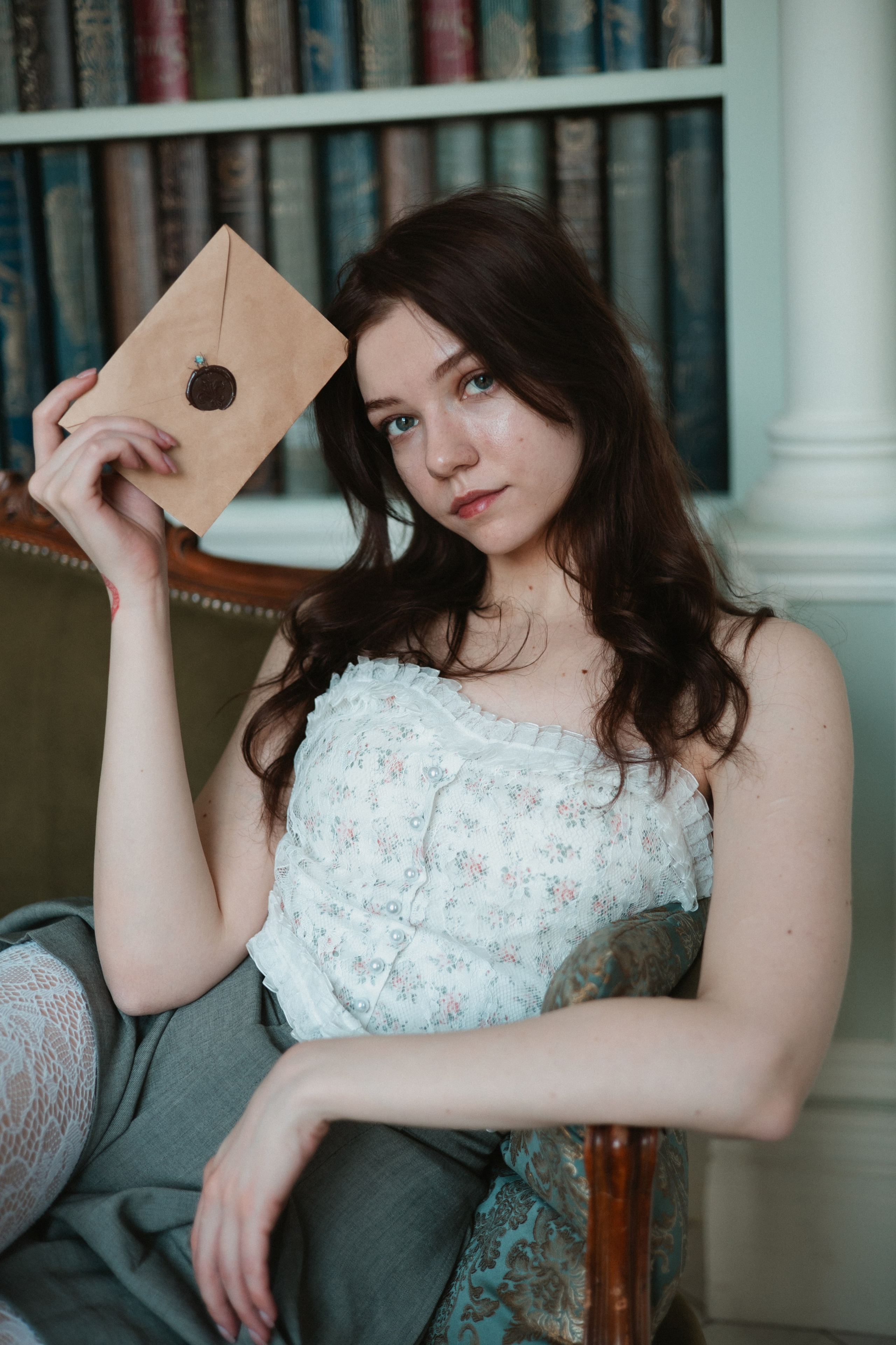 Лолита. Фотограф Julia Milton | Портреты, съемки для маркетплейсов, лавстори, съёмка беременности в Санкт-Петербурге. Обучение фотографии в Спб очно