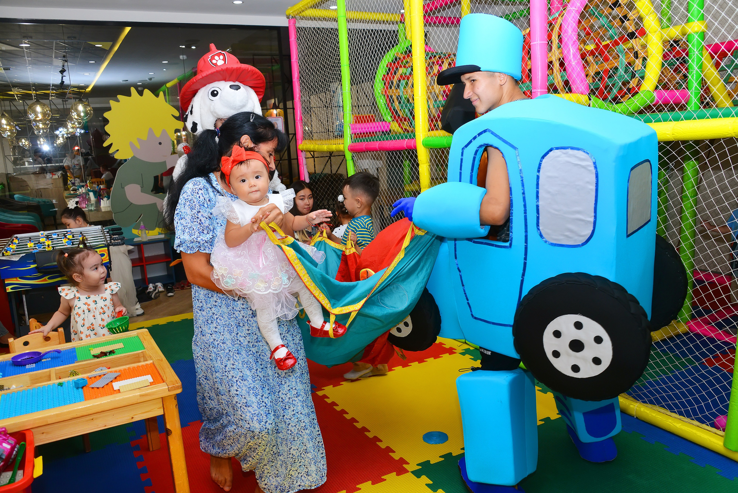 Дети-5 (Адель-1годик). Фотосъёмка. Фотограф Сергей Авдеев-семейный и детский фотограф в Алматы