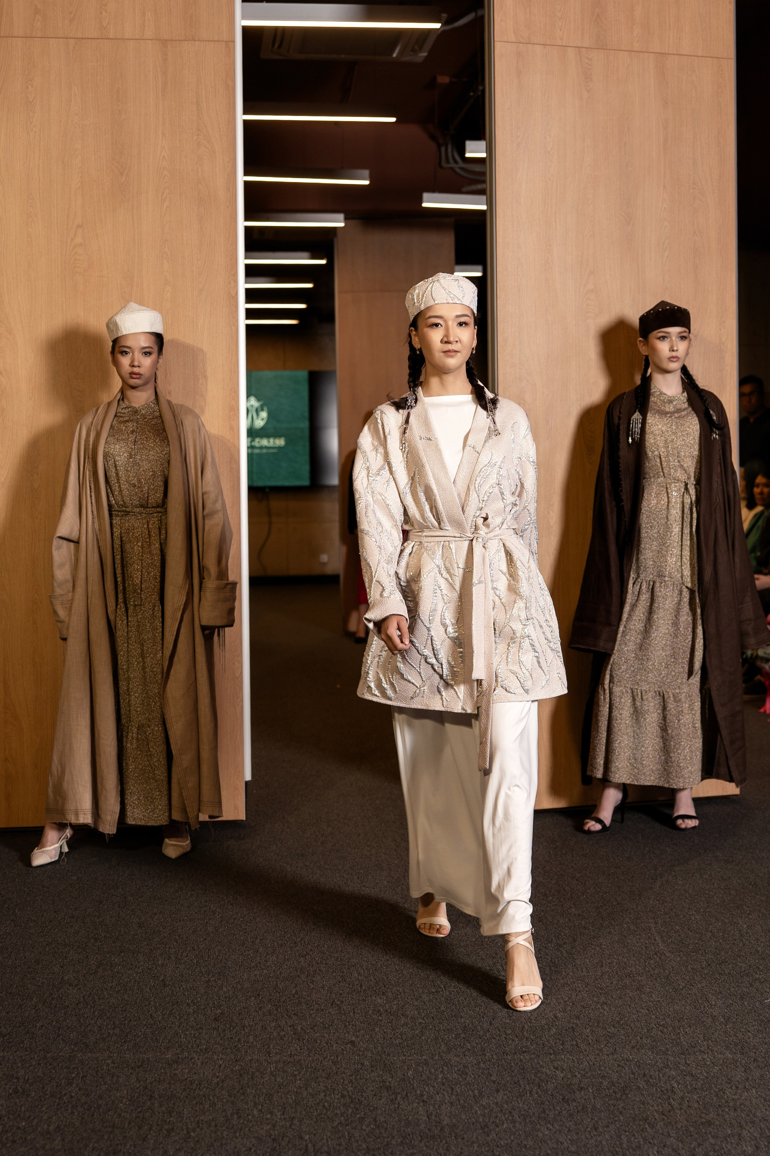 Brand NIET DRESS. Сайт Алматинского НЮ АРТ, будуар и фэшн фотографа Дениса Карпенко