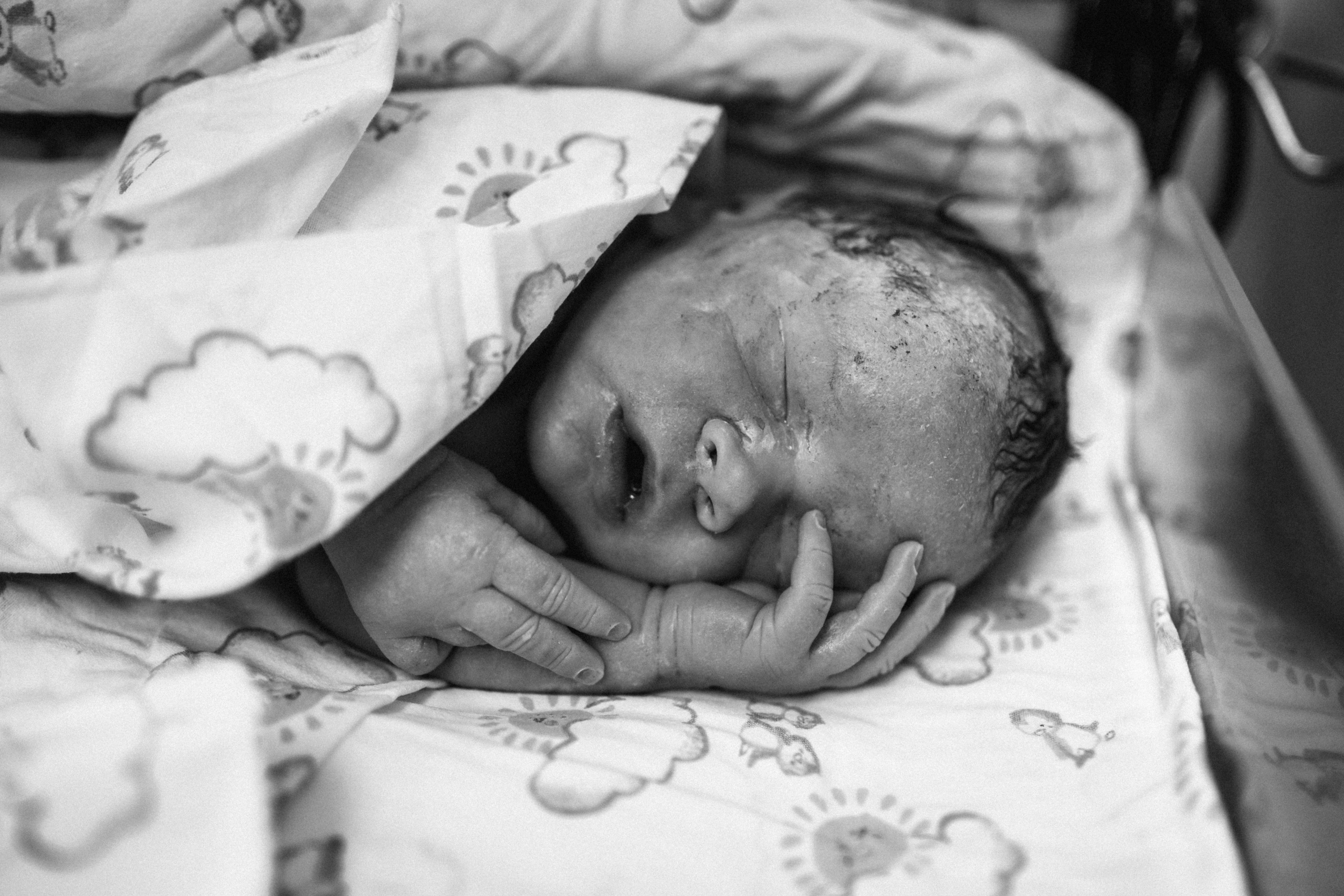 Съемка родов ЧБ. Фотограф и видеограф на роды в Москве Подшивалова Полина