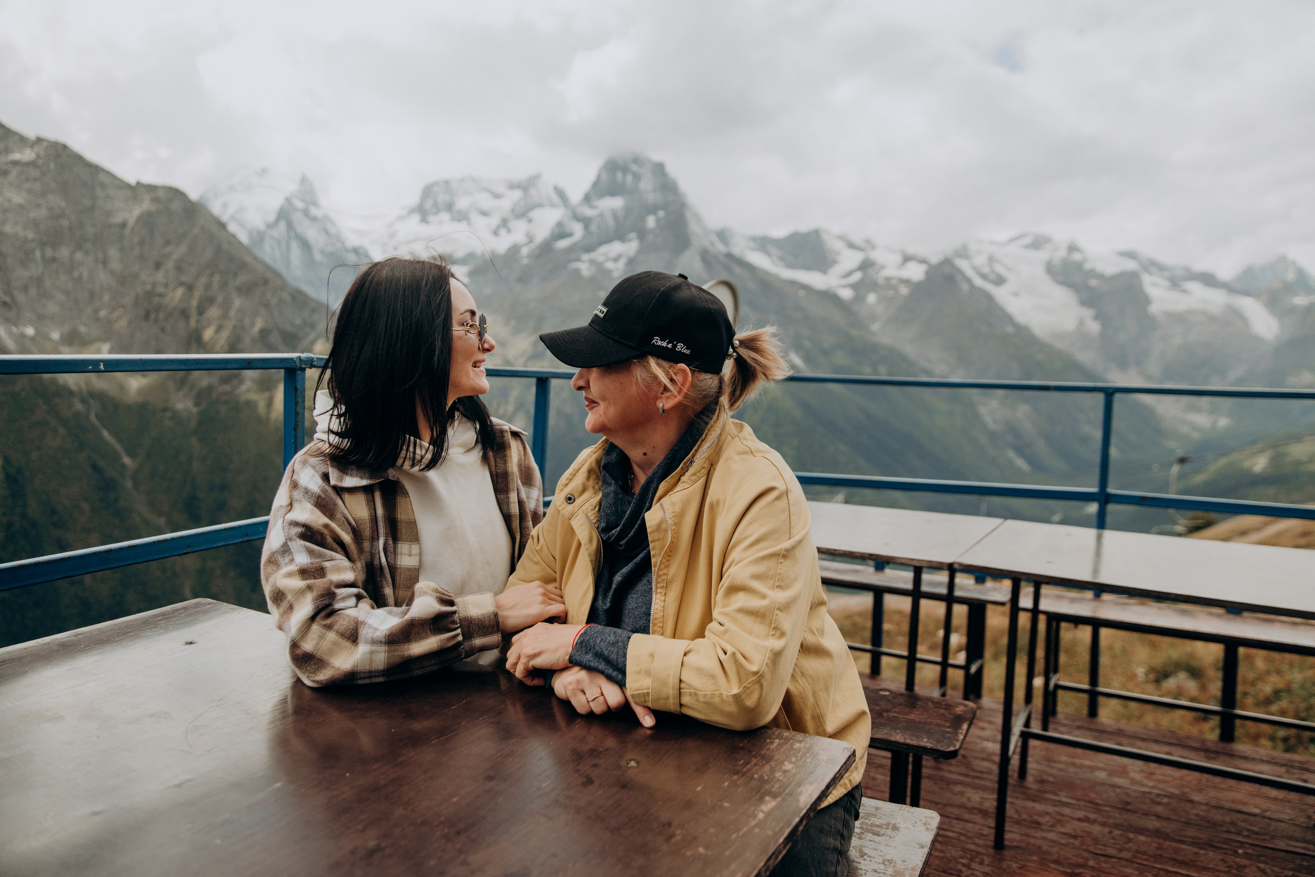 Юля с семьей, Домбай. Портфолио