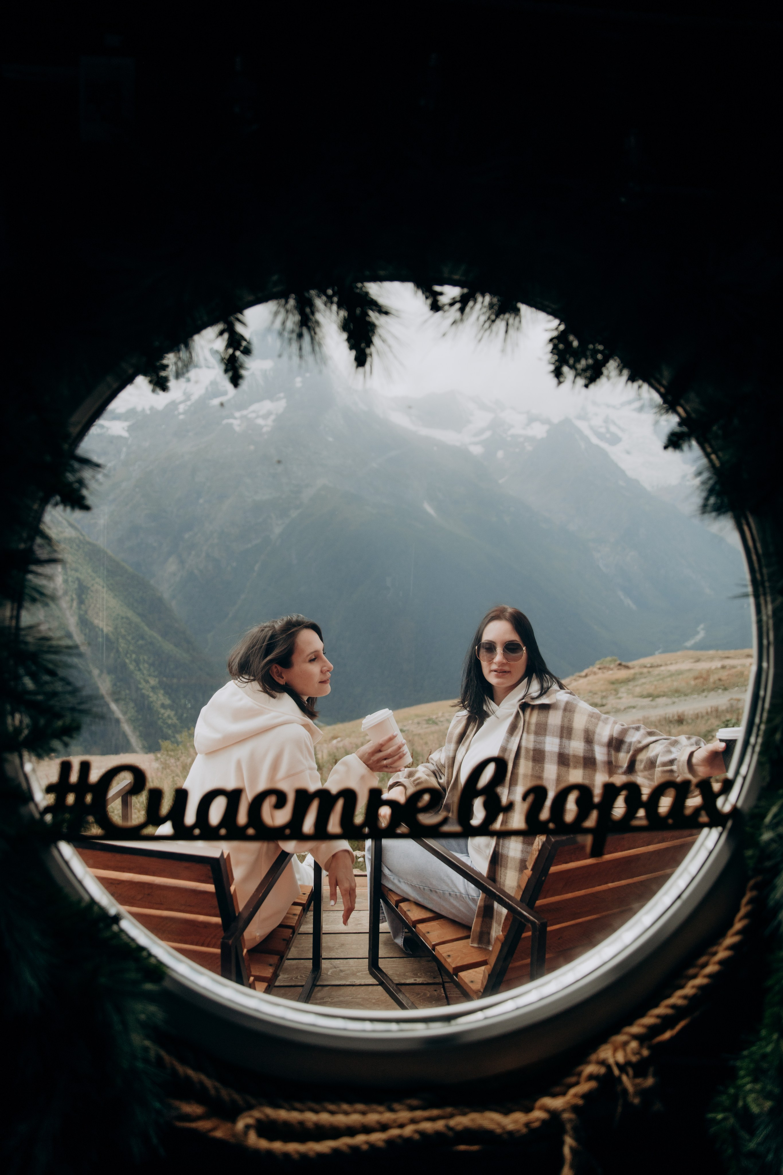 Юля с семьей, Домбай. Портфолио