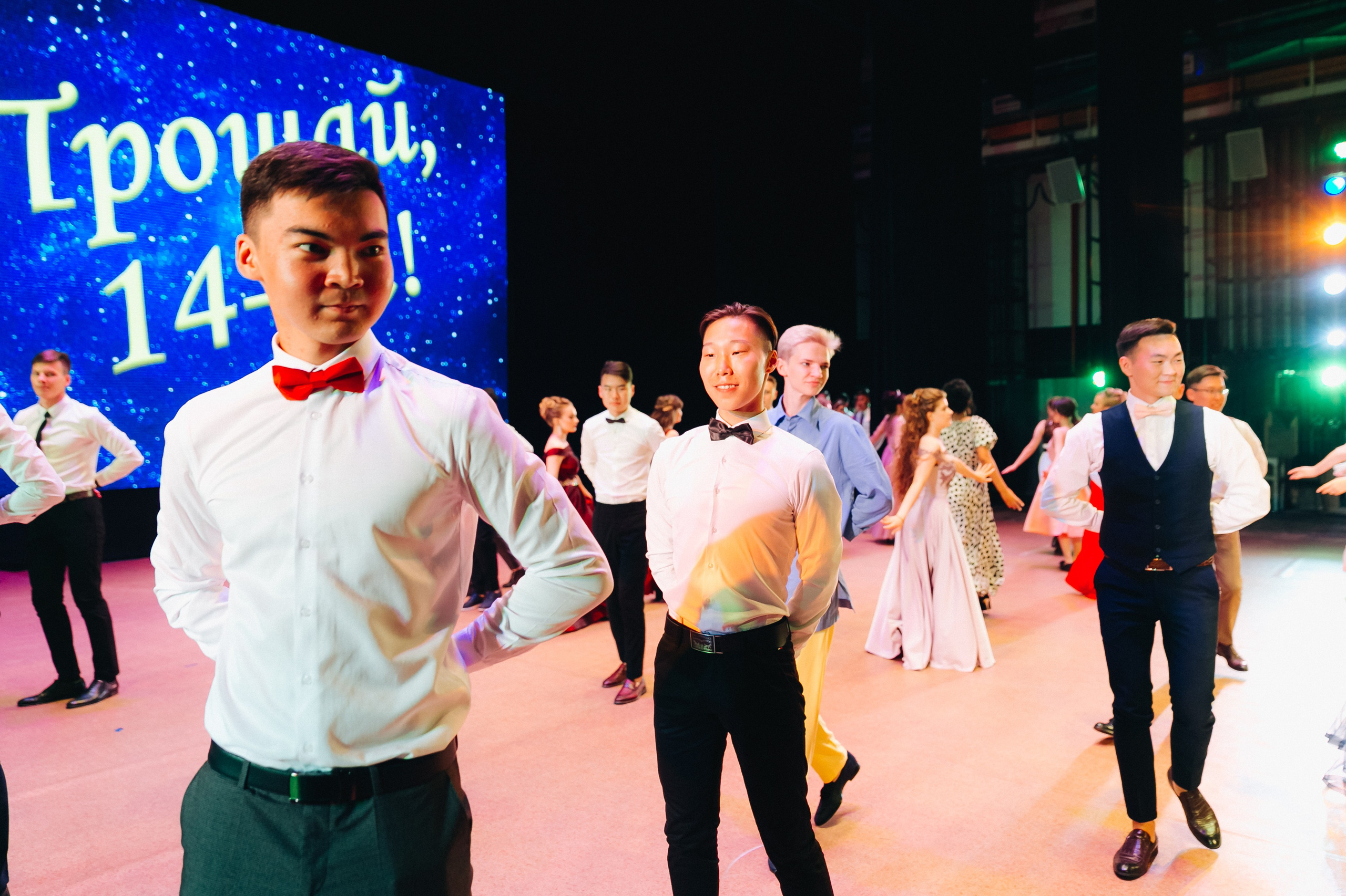 Вручение аттестатов 14 Гимназия. Свадебный и семейный фотограф в Улан-Удэ