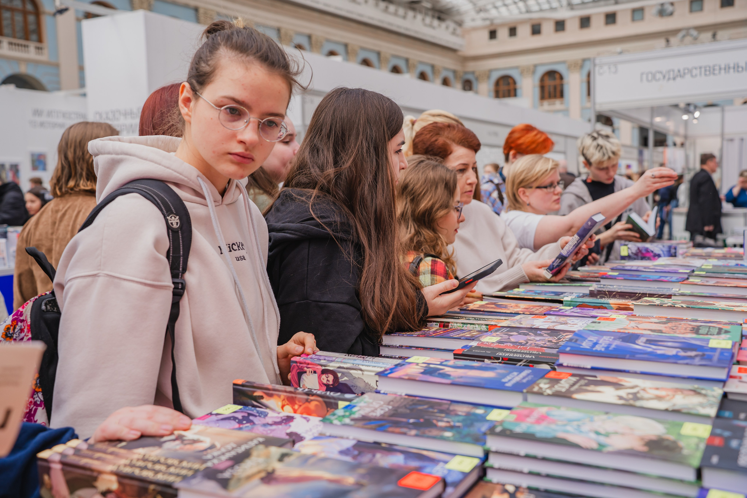 МИФ Non/fictio№ 2025 стенды. Репортажный фотограф Анастасия Рубцова
