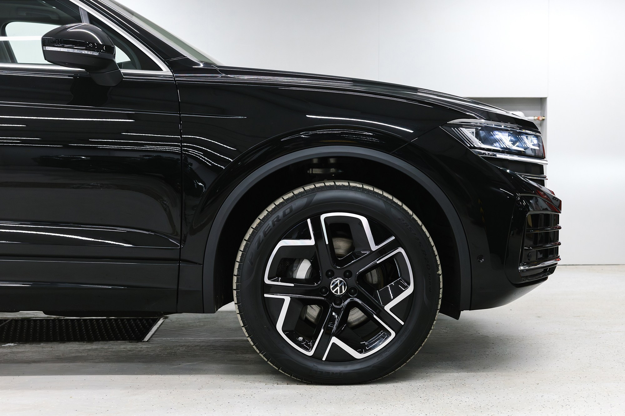 Volkswagen Touareg R-Line 3.0 TDI AT (286 л. с.) 2025. Автосалон «Х-Авто»