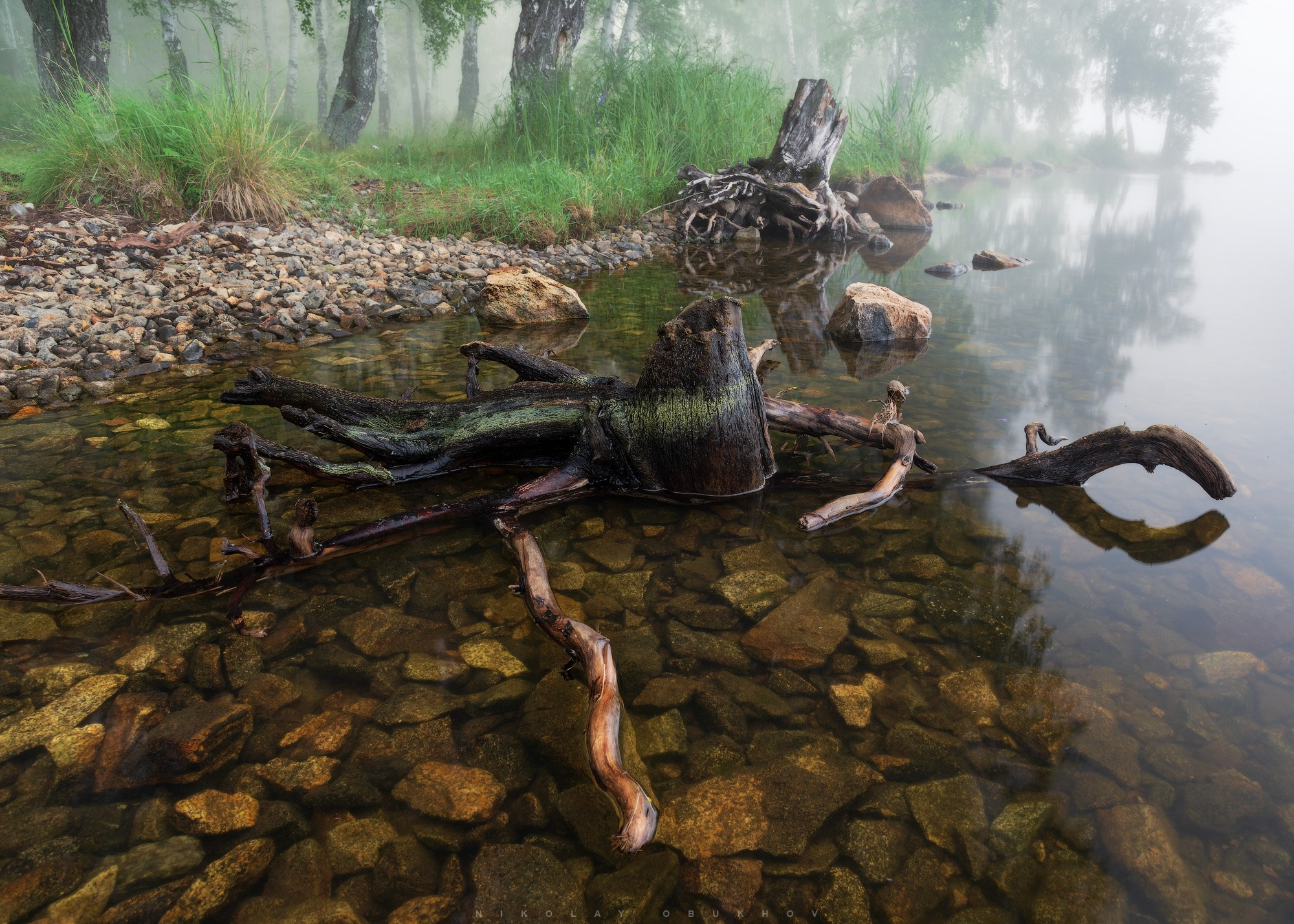 Туманное утро на берегу Черноисточинского пруда.