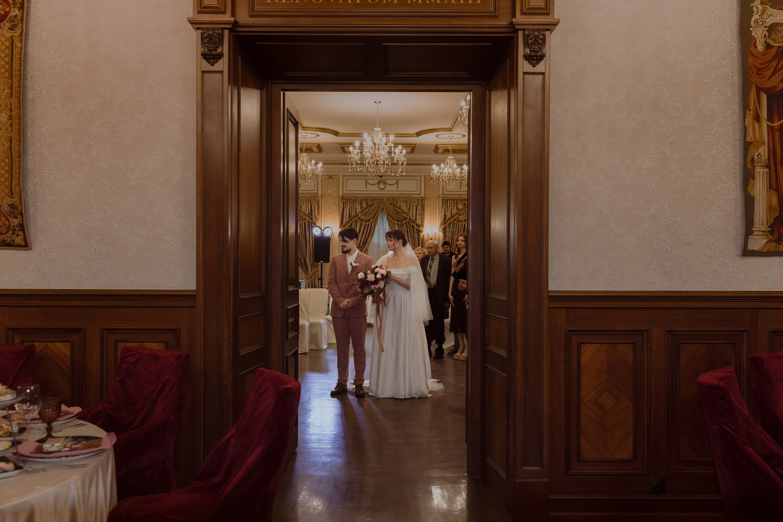 Welcome back to your own dinner party. Фотограф Лия Козловская Минск