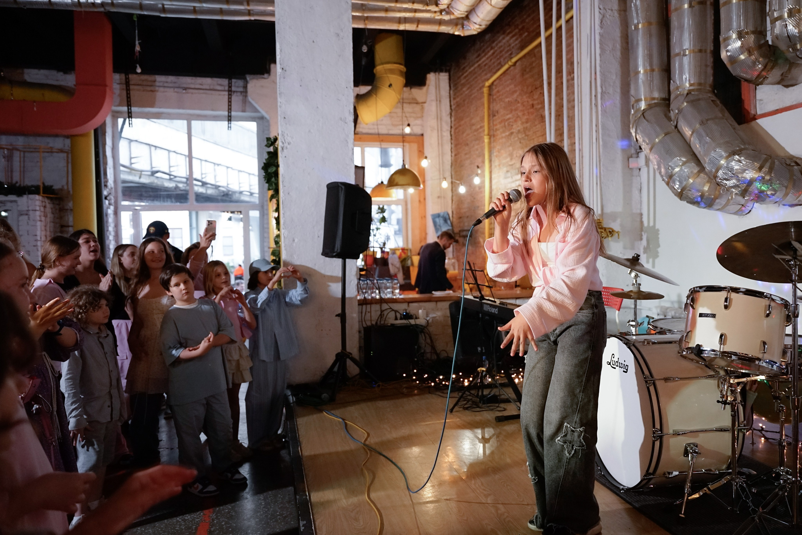 Репортажная съемка частной вечеринки в лофте