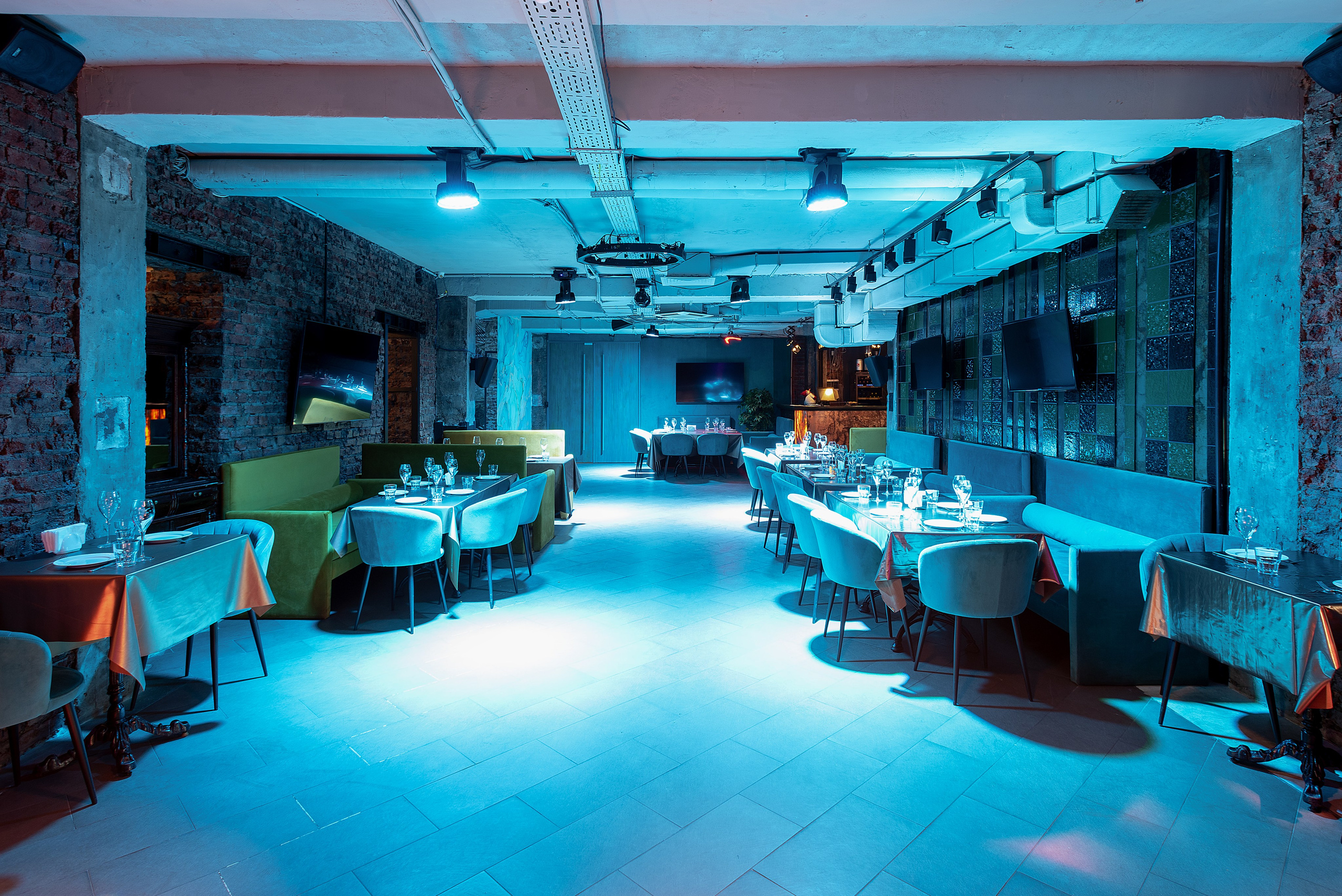 Ресторан «ОНИ В БАРЕ»