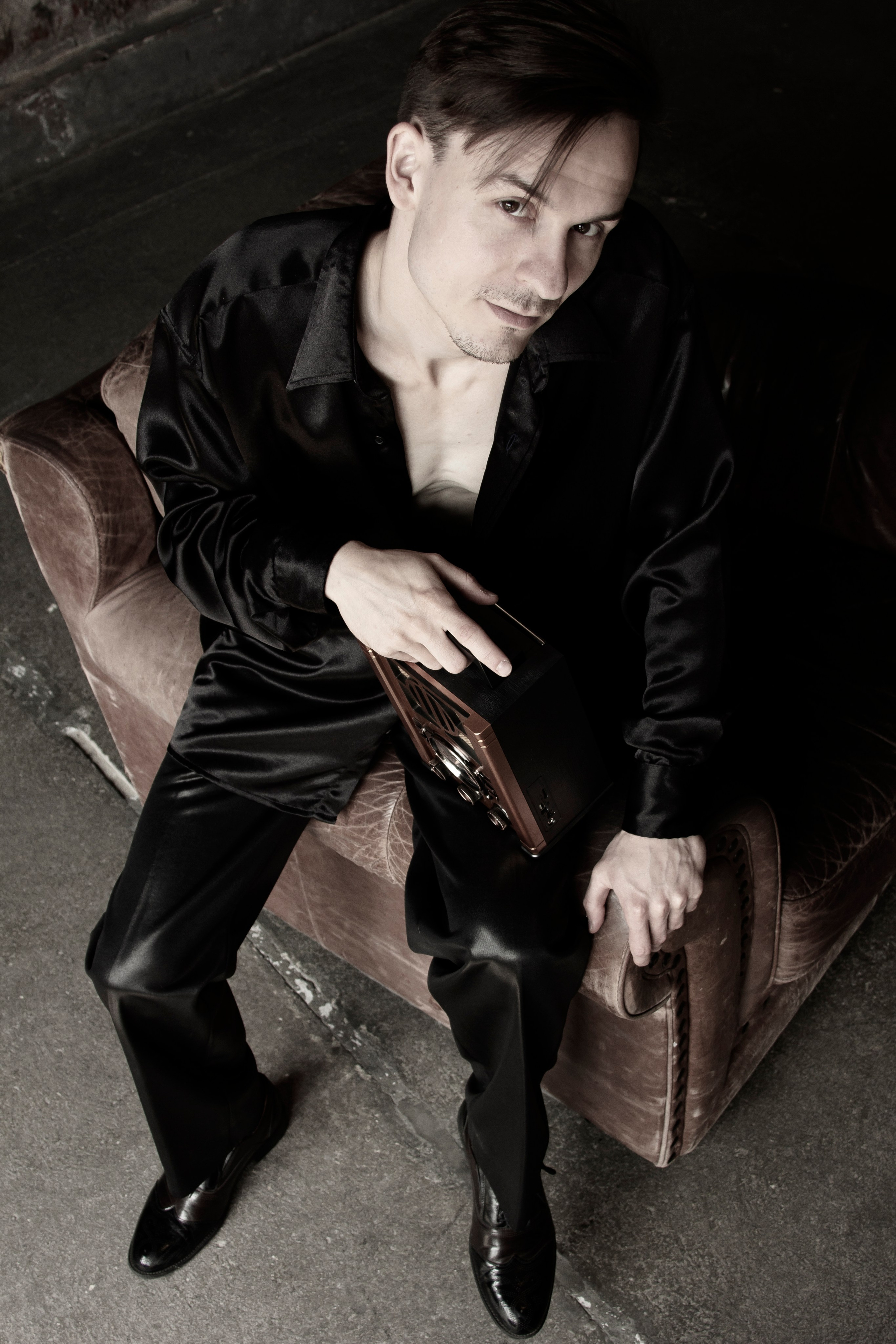 Фотосессия «Черное пальто». Портретный фотограф в Москве и Московской области Гнутиков Сергей