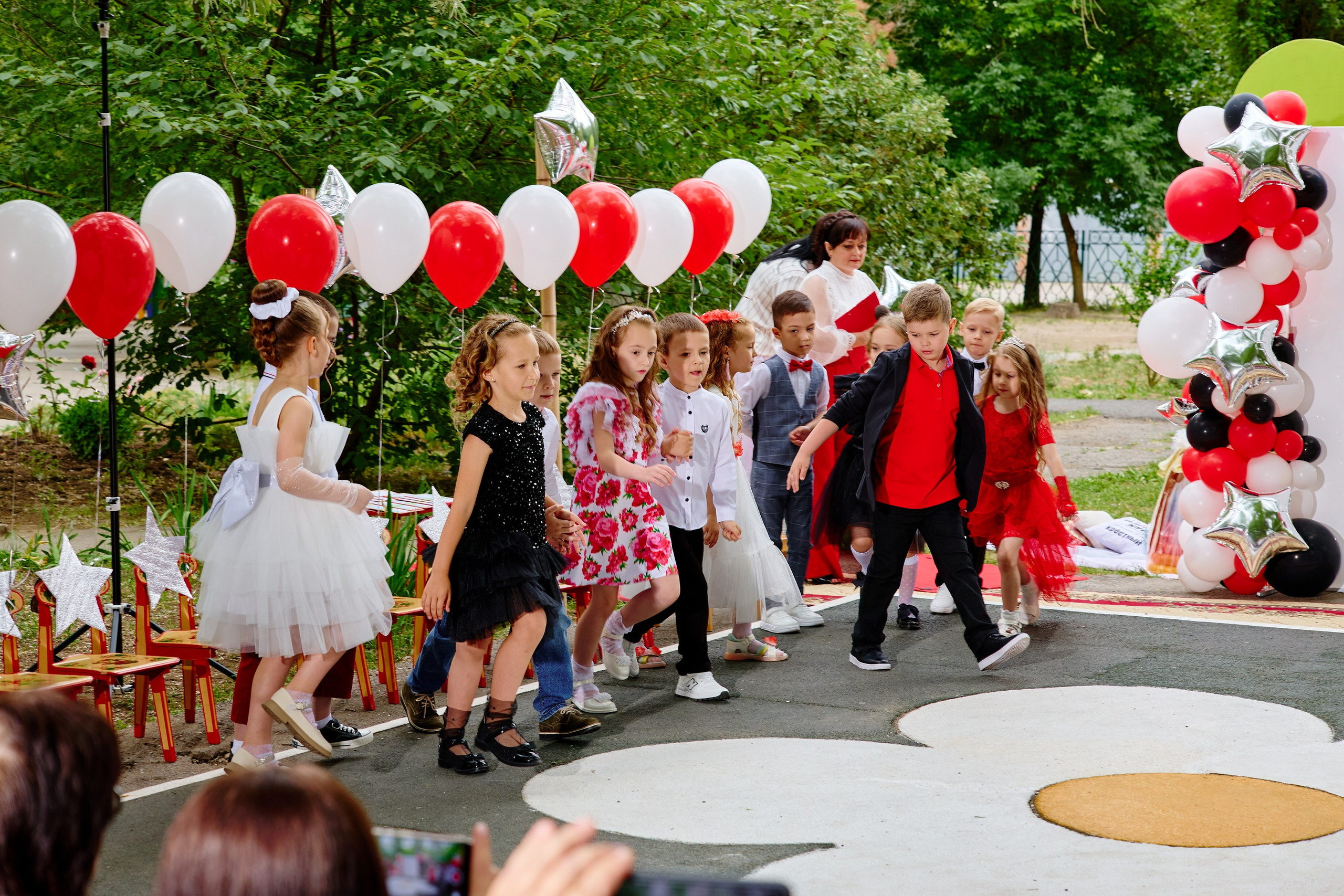 Выпускной 45 сад. Фотограф Выпускные альбомы Таганрог Сергей Коробченко