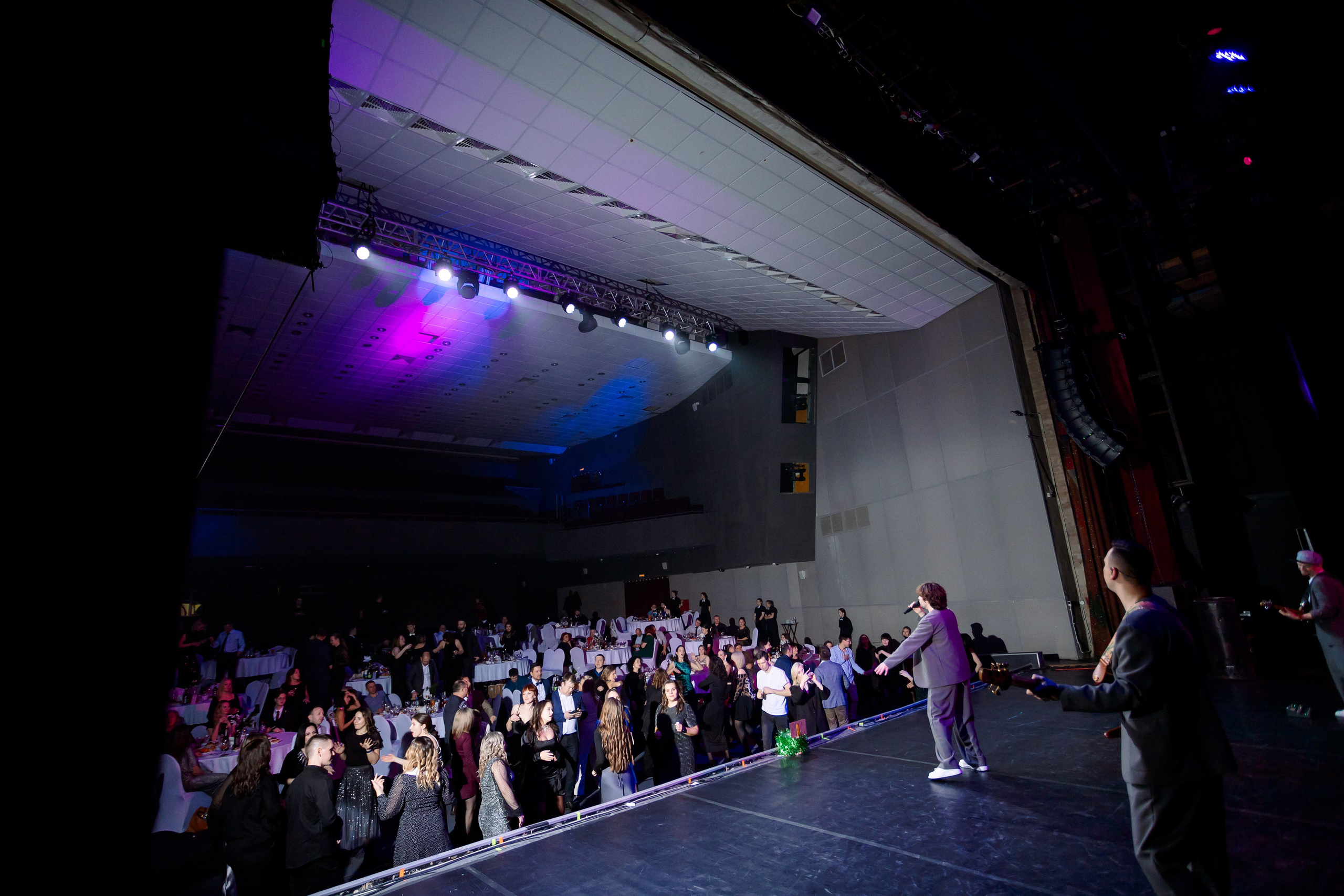 РЕПОРТАЖ: НОВЫЙ ГОД В ДК МЕТАЛЛУРГ. Профессиональный фотограф в Ижевске Леша Петров