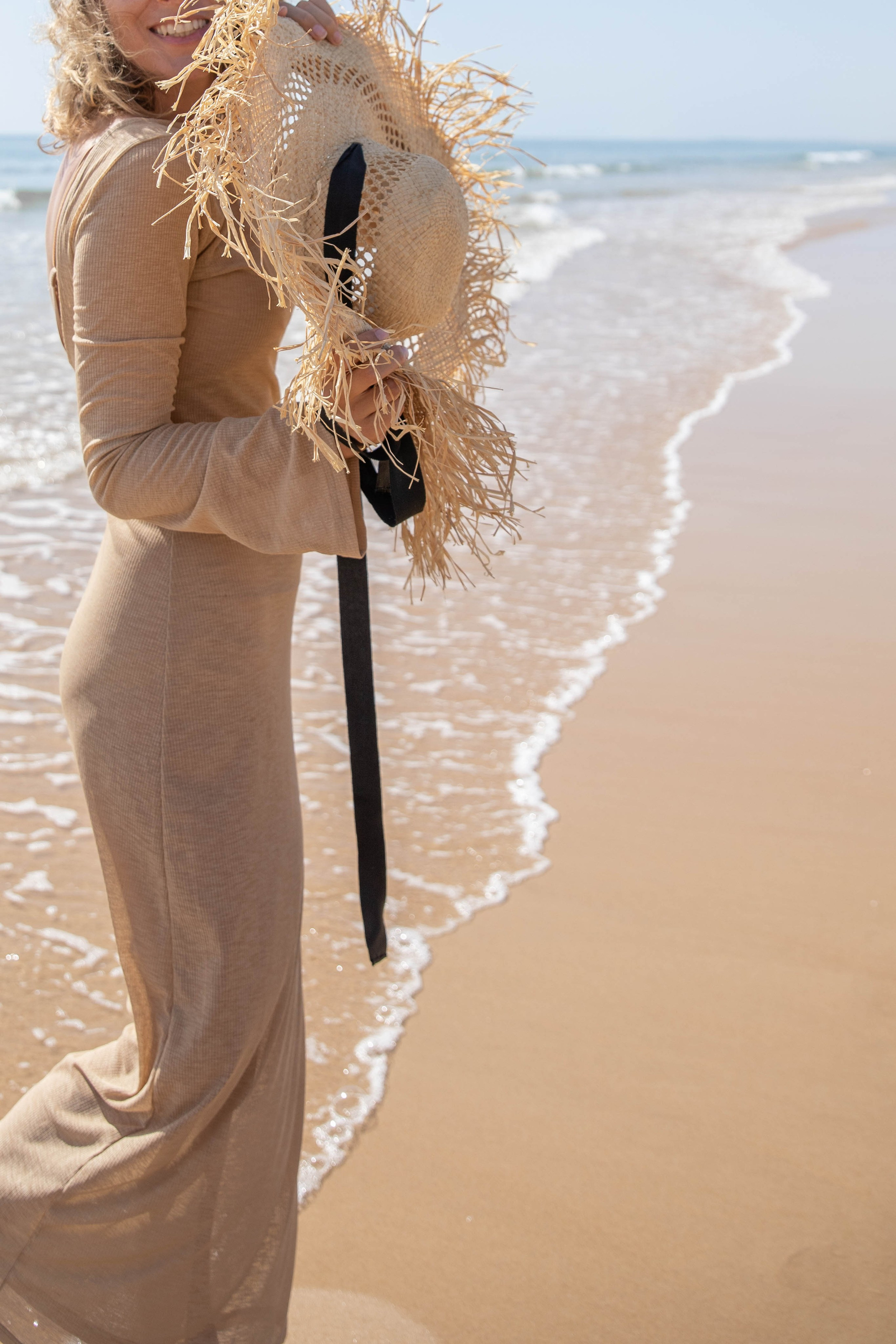 VAVA × Oksana Lomnova — A Creative Collaboration by the Ocean. Professional Photographer in Portugal. Oksana Lomnova