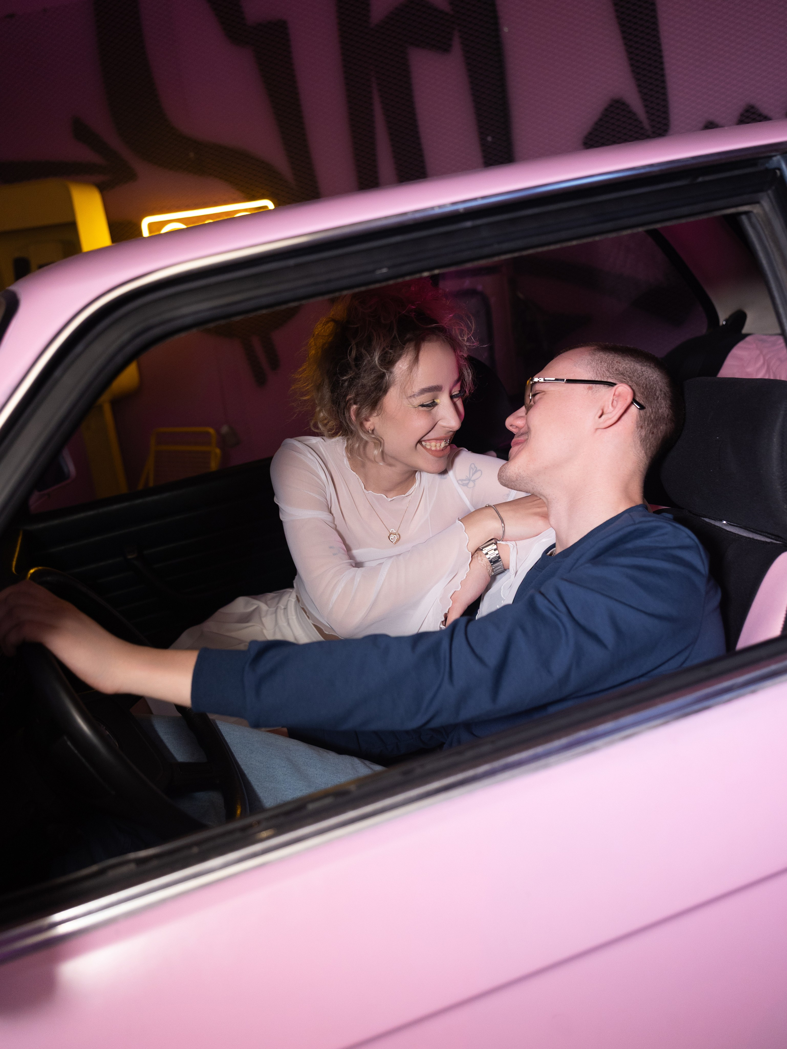 LoveStory с машиной в Москве. Свадебный фотограф Москва Вязьма и Смоленская область Анна Мазурова