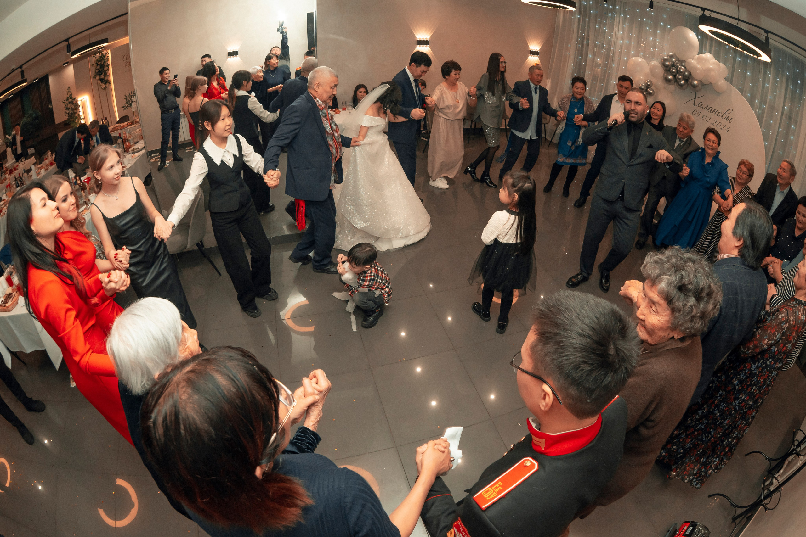 Свадебные фотографии из отеля Чингисхан города Улан-Удэ Алексея и Оюны. Фотограф в Улан-Удэ. Свадебный фотограф в Улан-Удэ