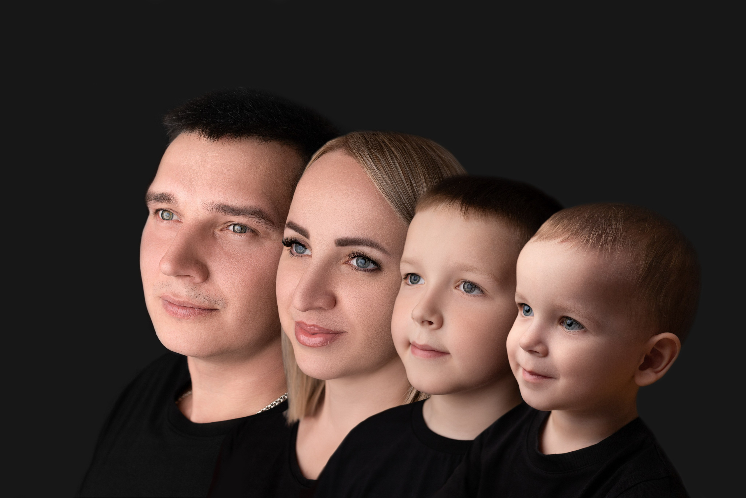 Портрет поколений или семейный портрет впрофиль. Фотограф новорожденных в г. Барнаул Ренпенинг Катерина