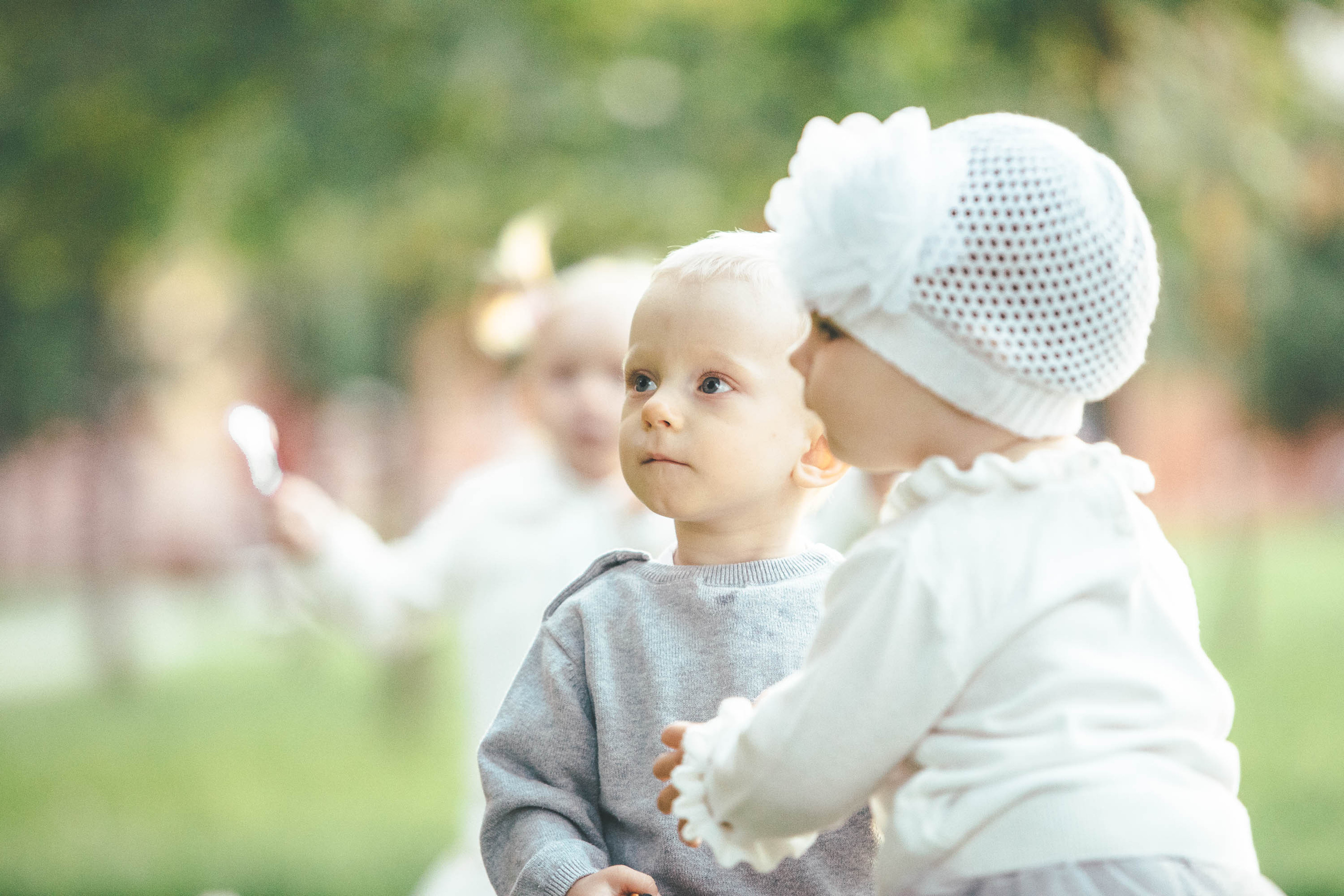 Малыши (первое знакомство). Фотограф — художник в Москве Васильева Юлия
