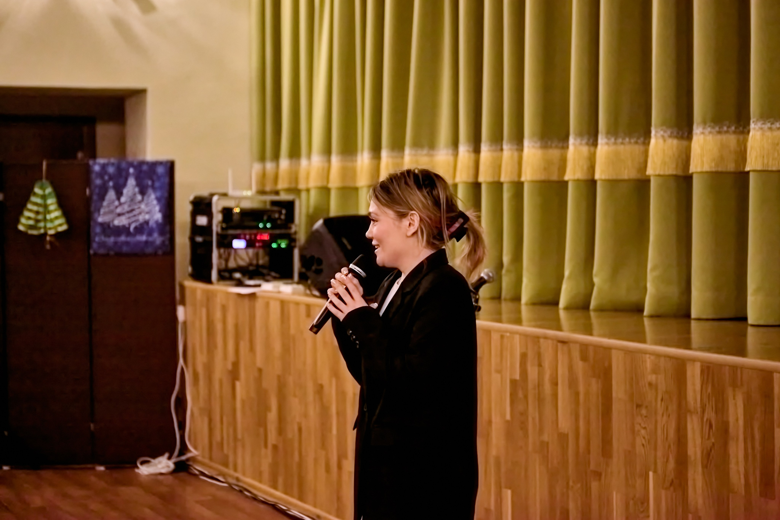 Выступление руководителя трупы на премьере "Маленький Принц"