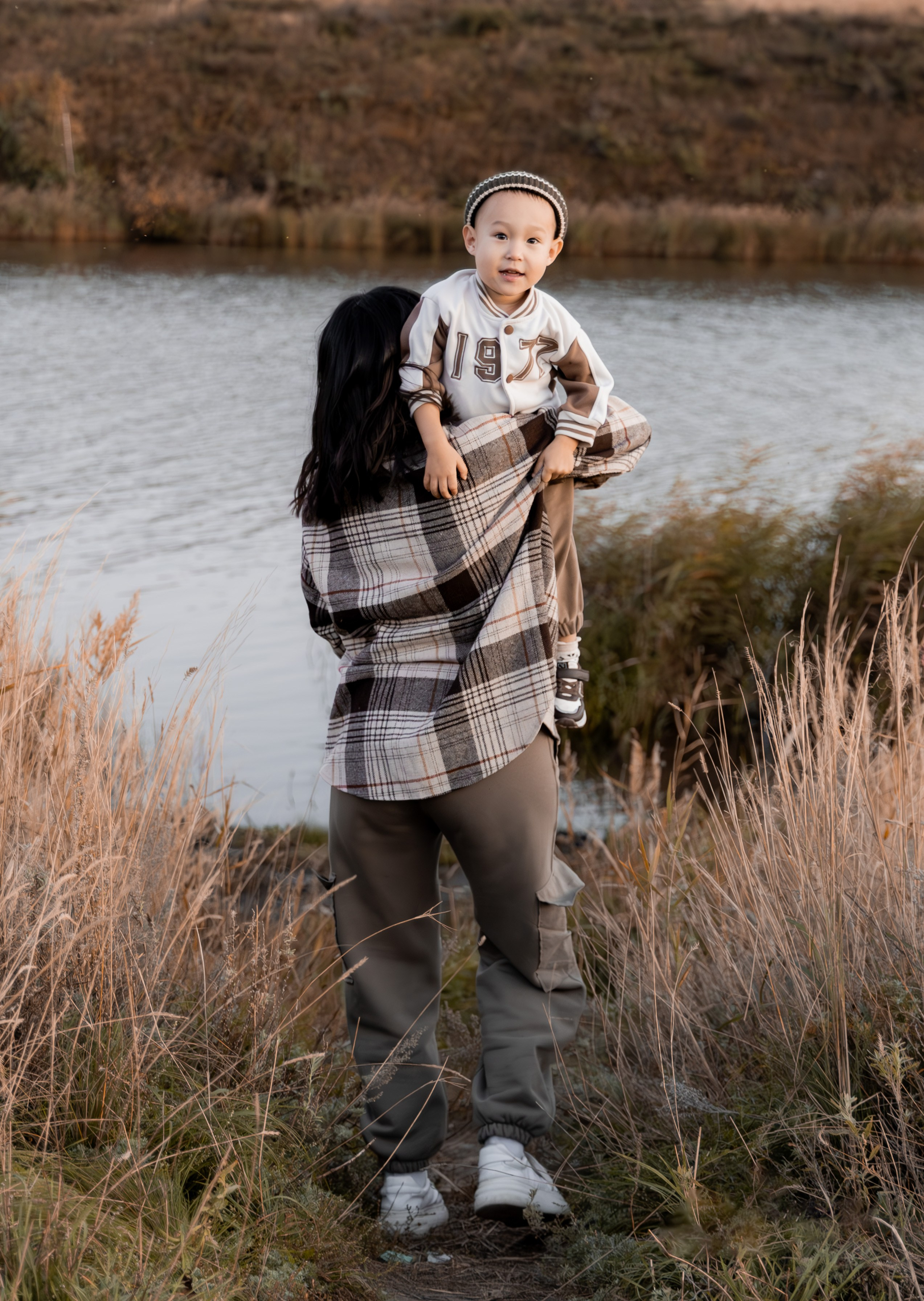 Анара и сынок на природе