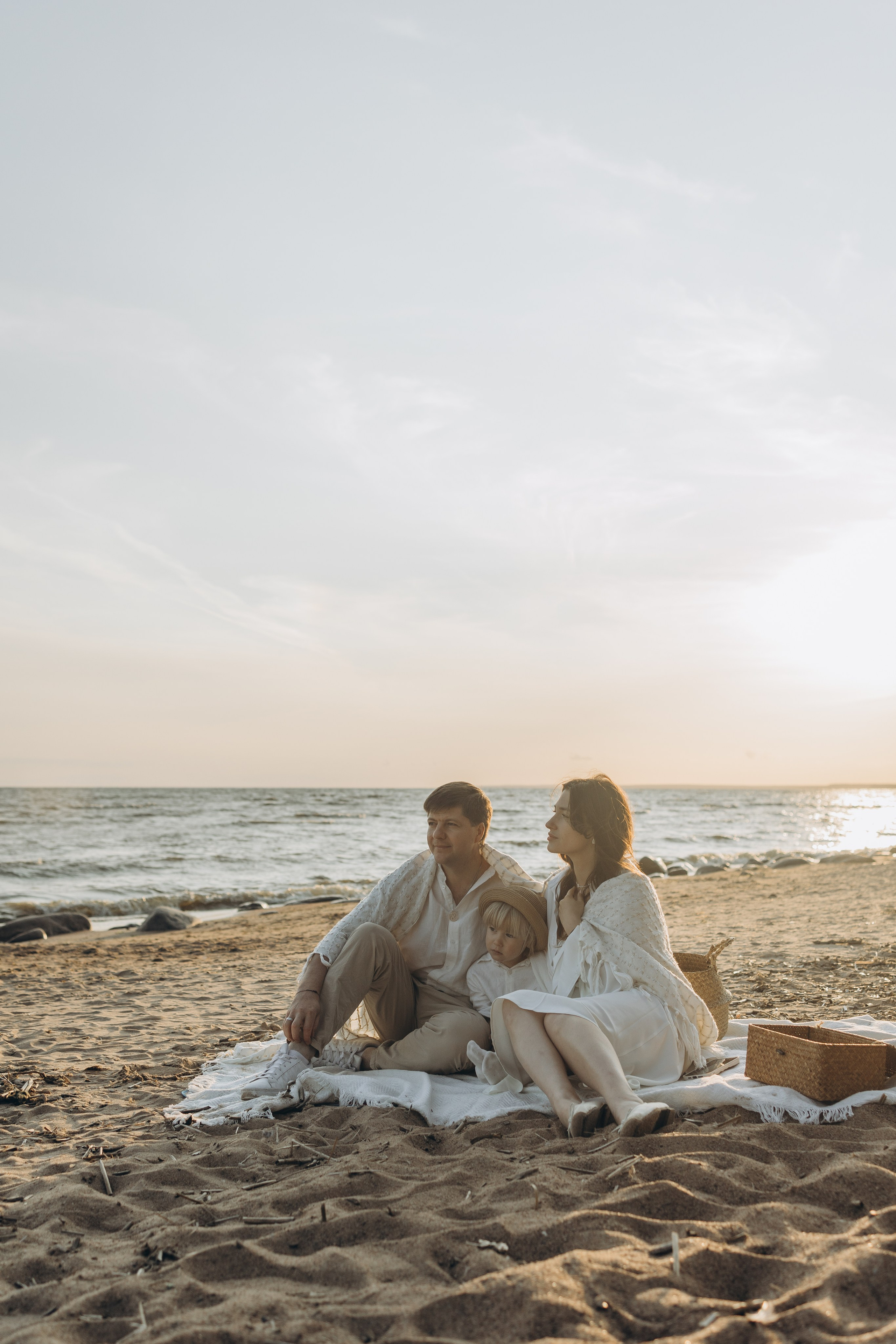 Эмилия, Дмитрий и Демид на Финском заливе. Семейный фотограф в Москве Виктория Ястребинская