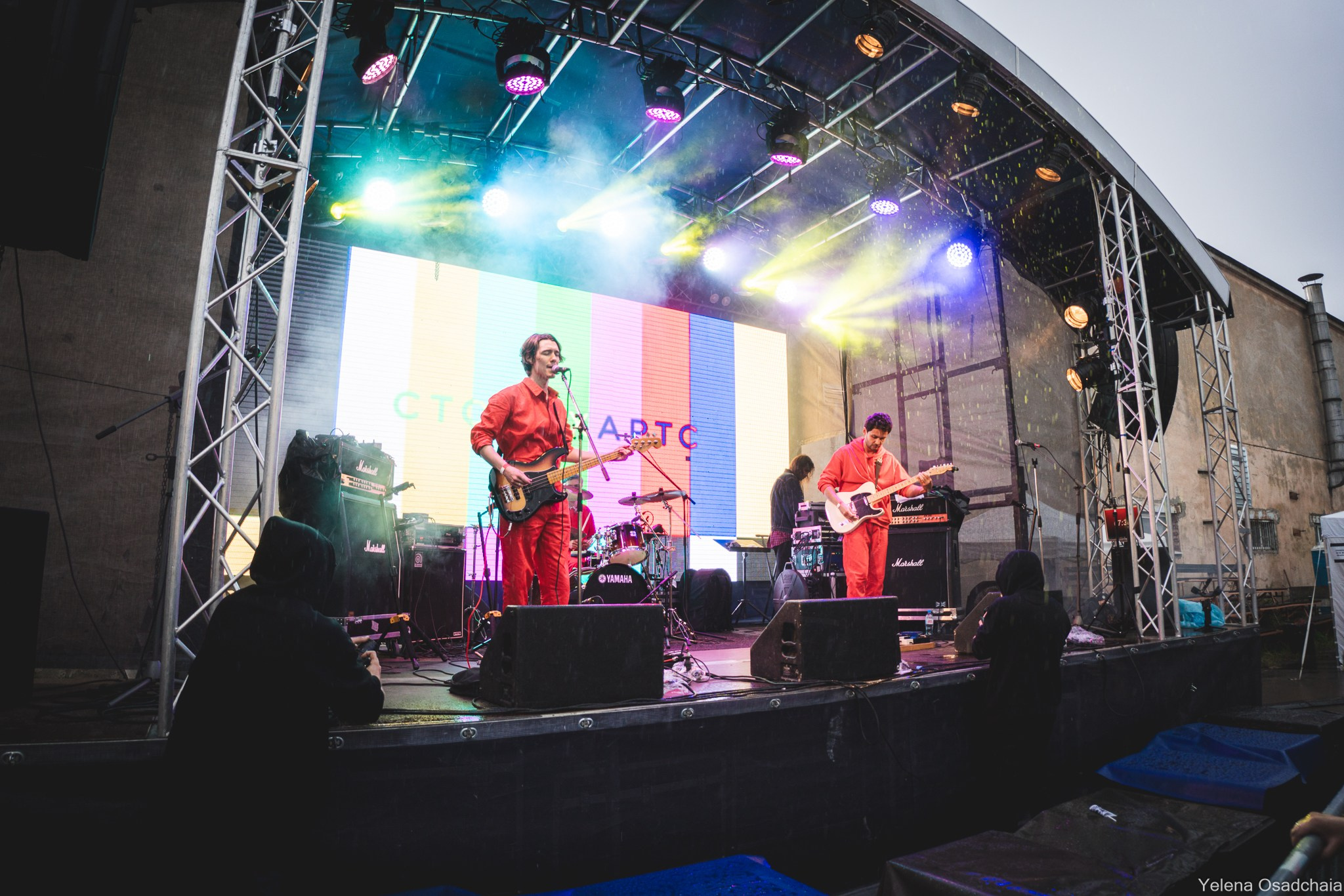 Живой 2025 — День 1. Елена Осадчая — фотографирую музыку на сцене и в жизни