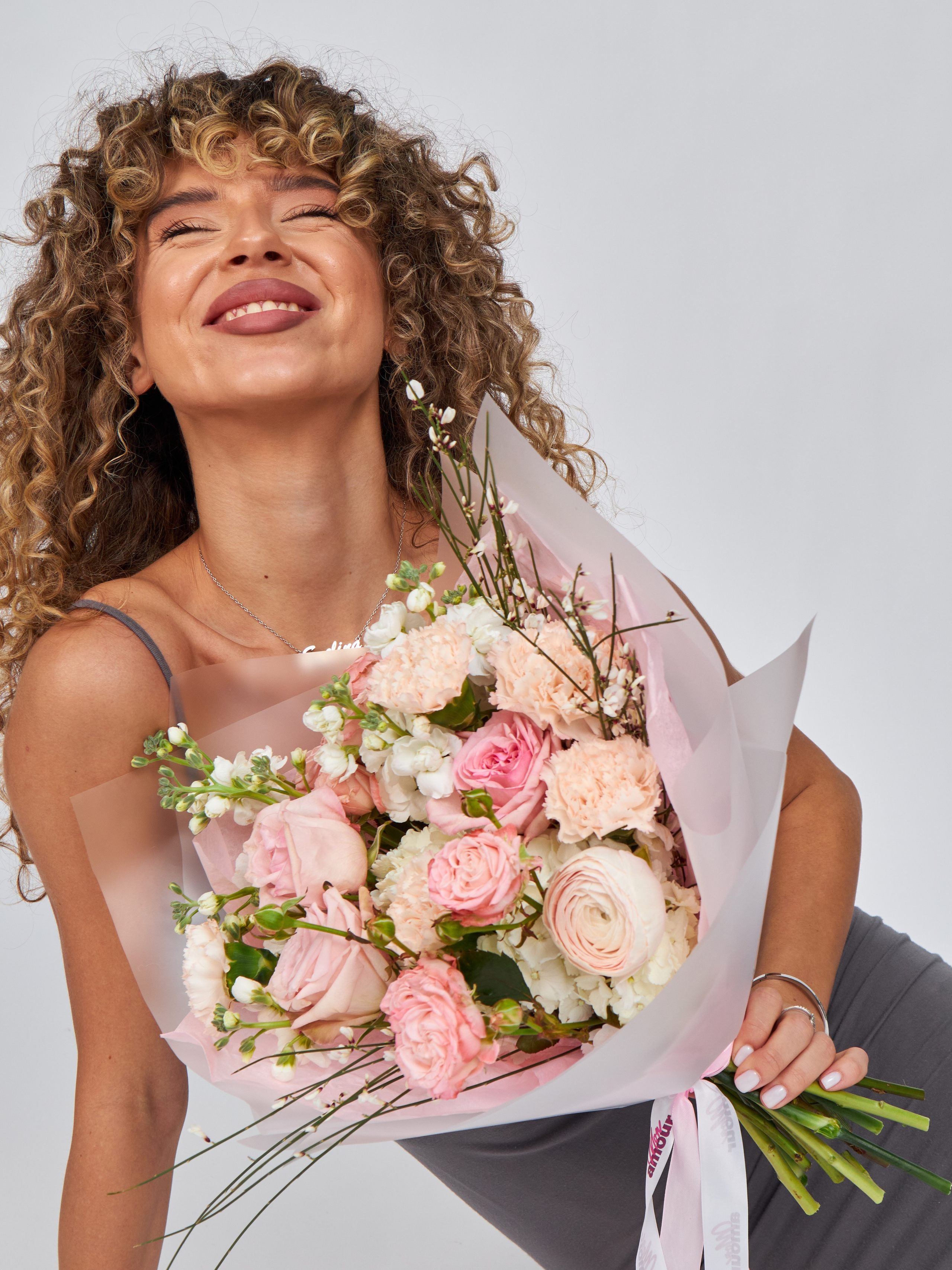 Съемка каталога одежды для онлайн-аукционов (например, Brandshop) в Москве с акцентом на состояние товара (новое/с биркой)