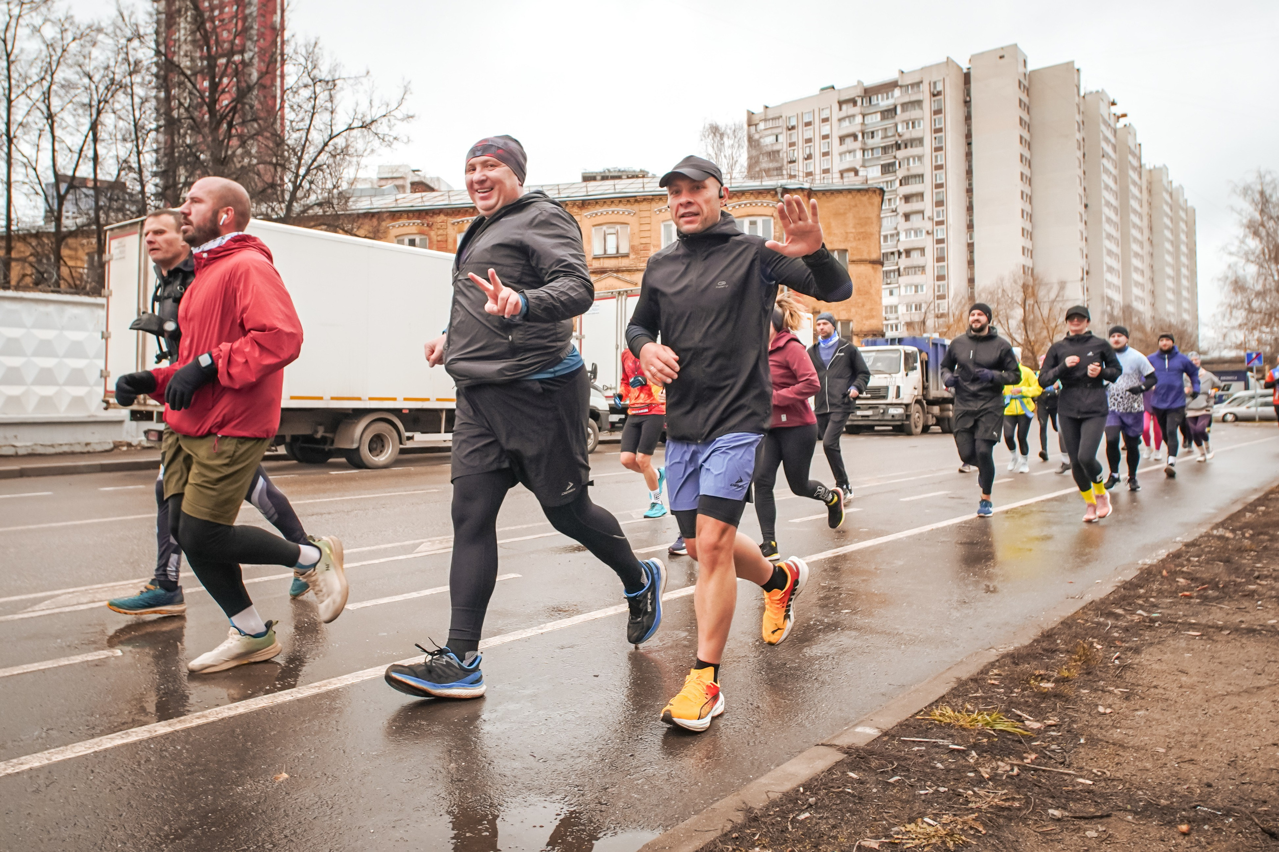 #марафонудома #яuzarun 2024 2-я петля, группа 6:30. Роман Капилюшов. Бег. Фото. Видео. г. Люберцы