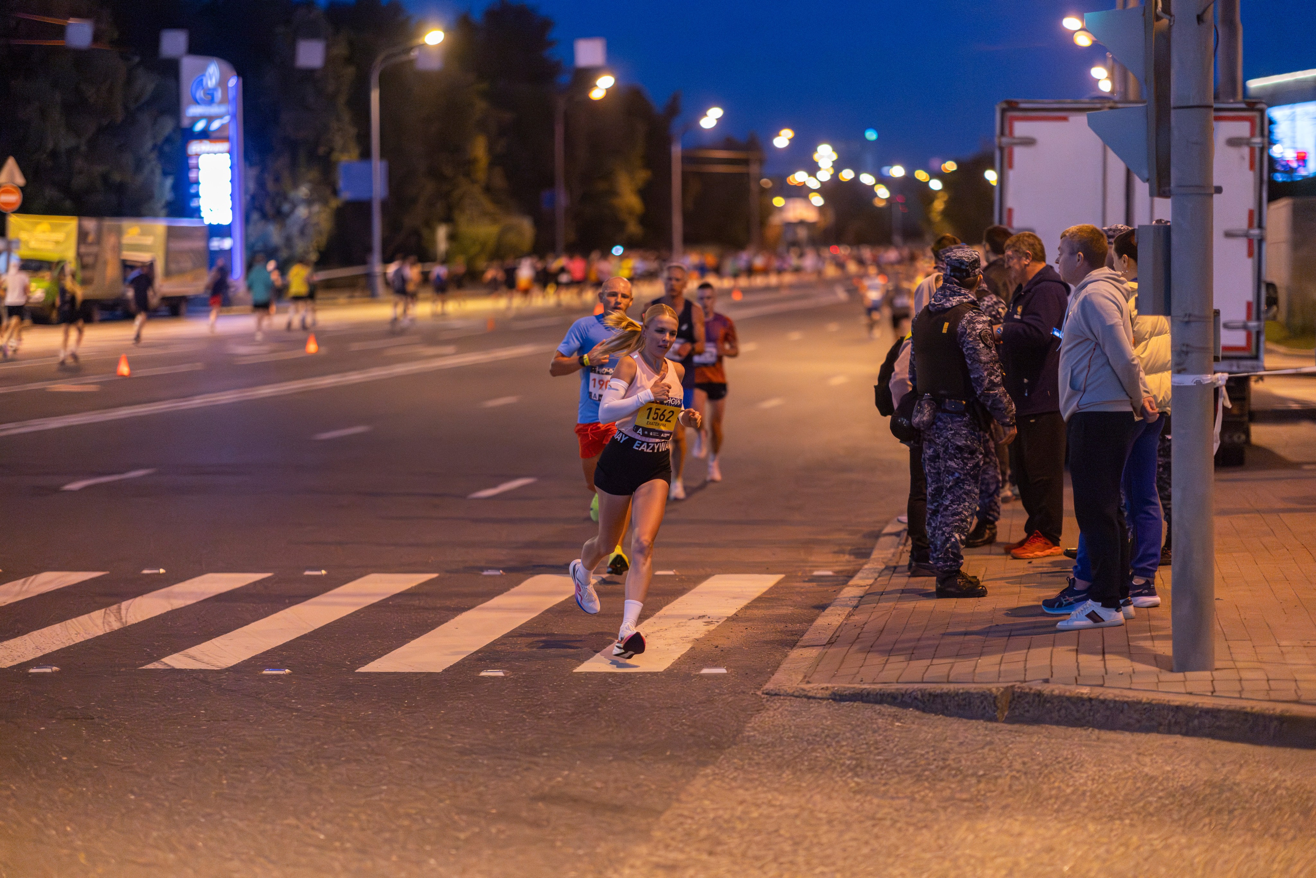Ночной забег 2025. Фотограф Сергей Ловкий