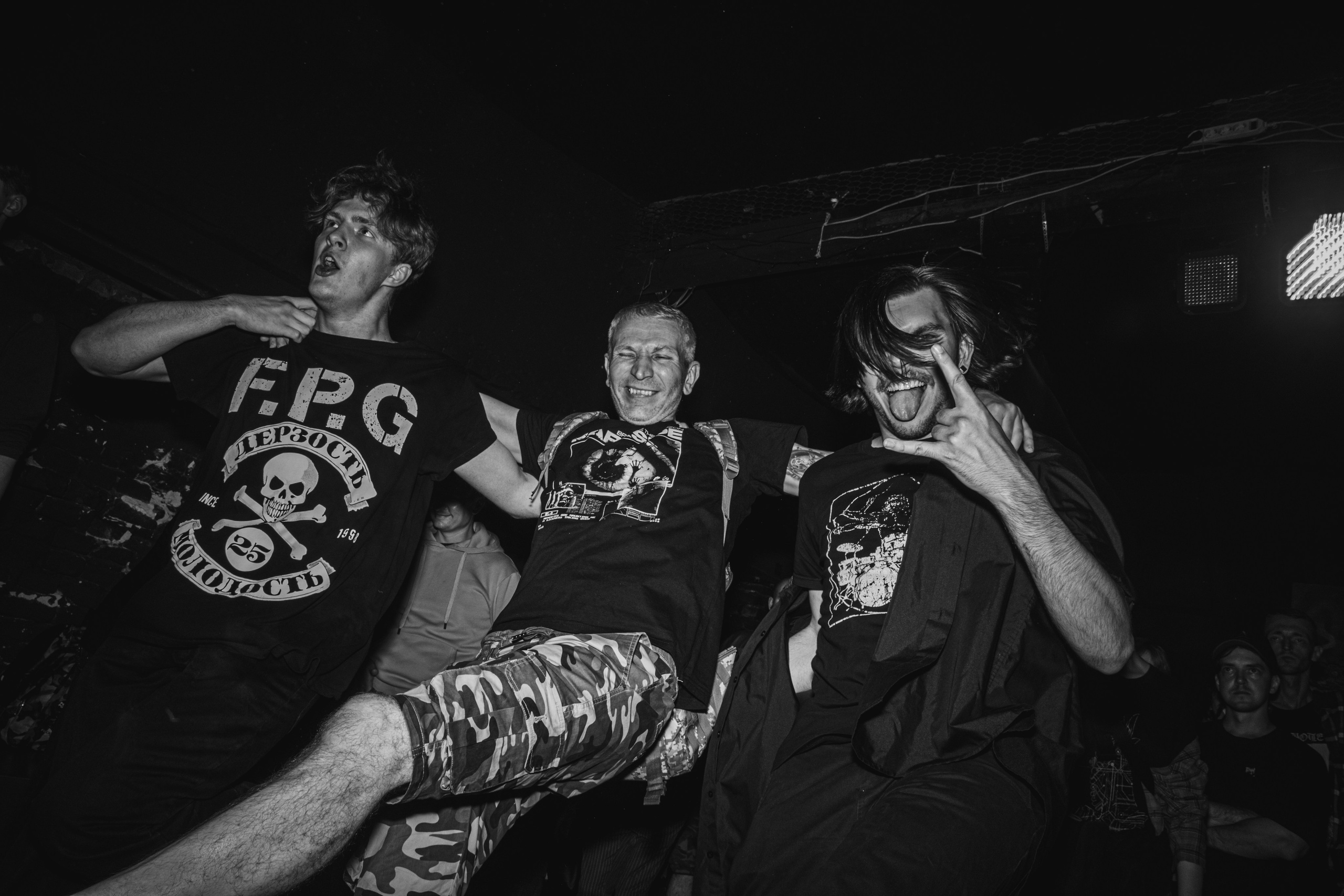 Ютани & о т м е ж & Вещи в картонной коробке 08.08.2025. Репортажный фотограф в Москве Legiodot