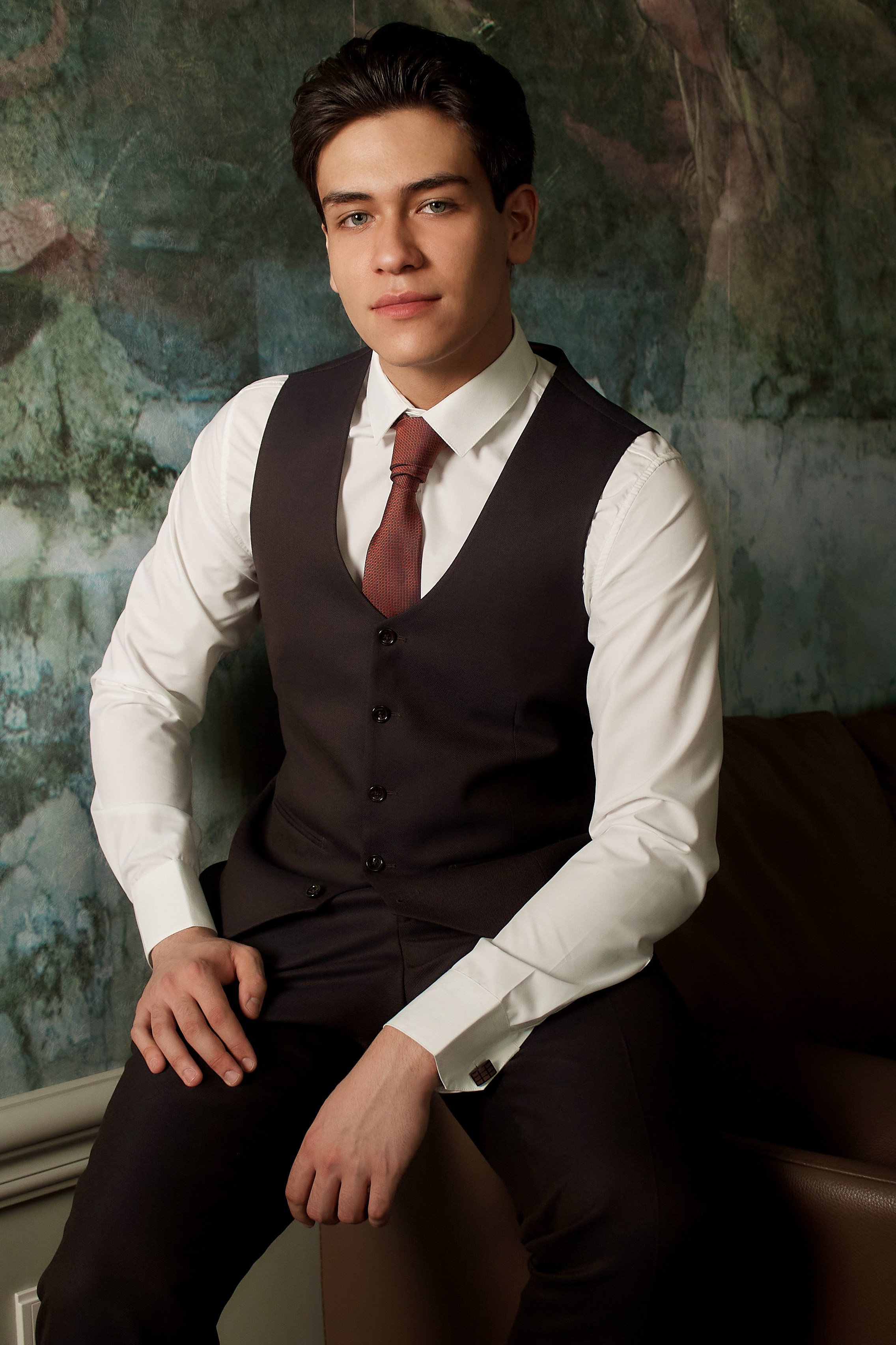 Журнал «Свадебный салон». Магазин мужской одежды Mister. Виктория Ларина — Портретный профессиональный фотограф в Иркутске