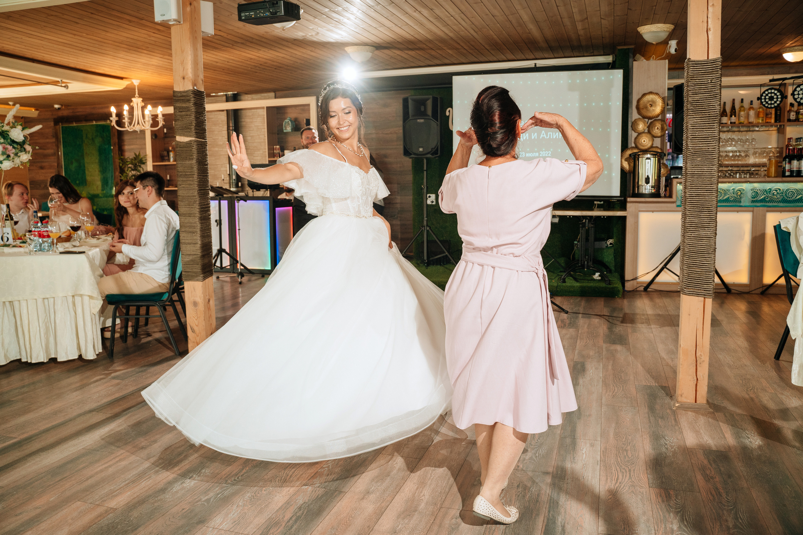 Владимир и Алина. Выездная регистрация. Ресторан. Фотограф Уфа Екатерина Пашина