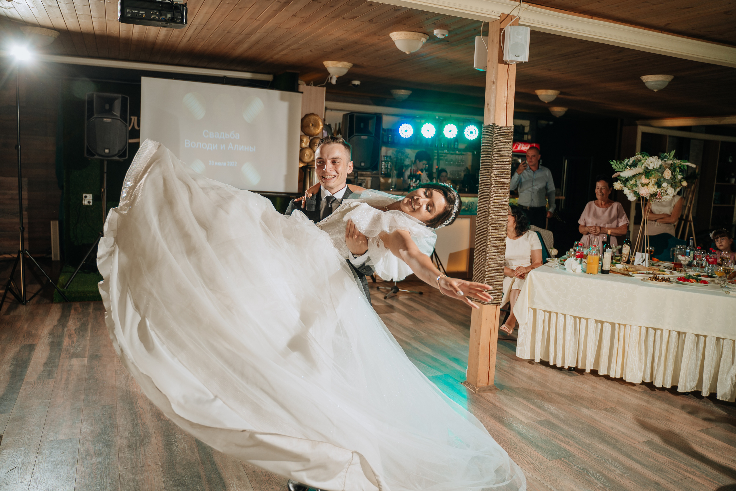 Владимир и Алина. Выездная регистрация. Ресторан. Фотограф Уфа Екатерина Пашина