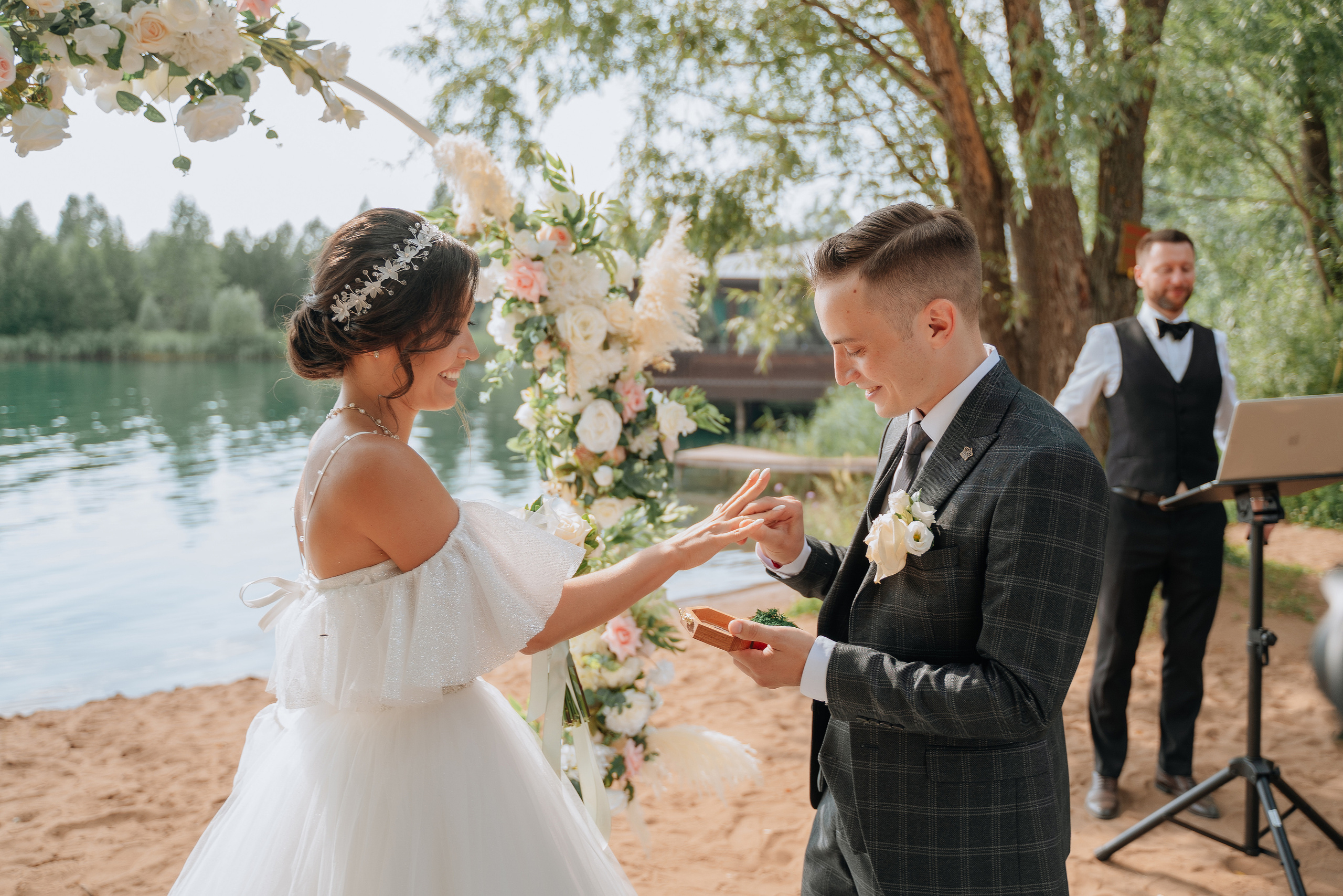 Владимир и Алина. Выездная регистрация. Ресторан. Фотограф Уфа Екатерина Пашина