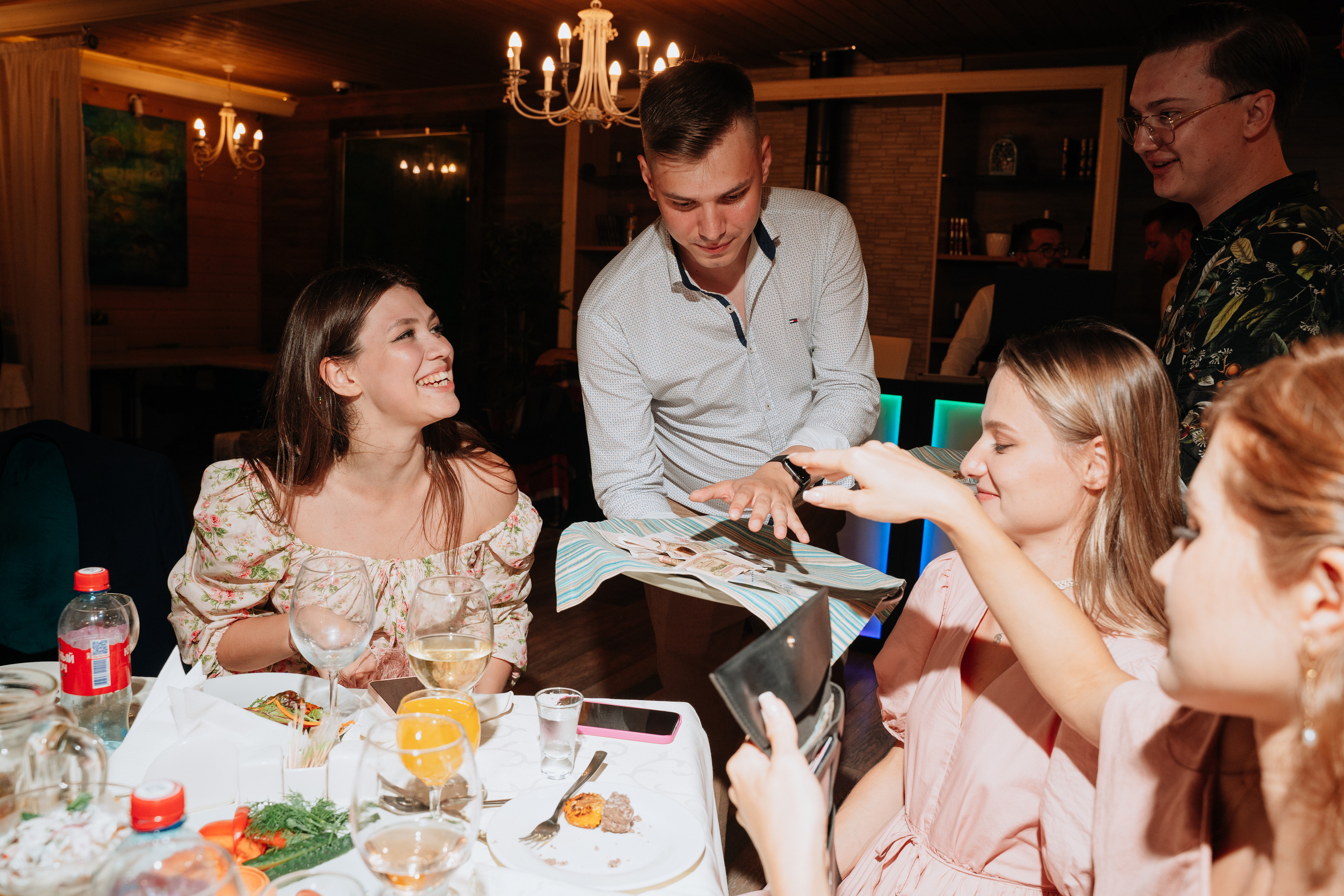 Владимир и Алина. Выездная регистрация. Ресторан. Фотограф Уфа Екатерина Пашина