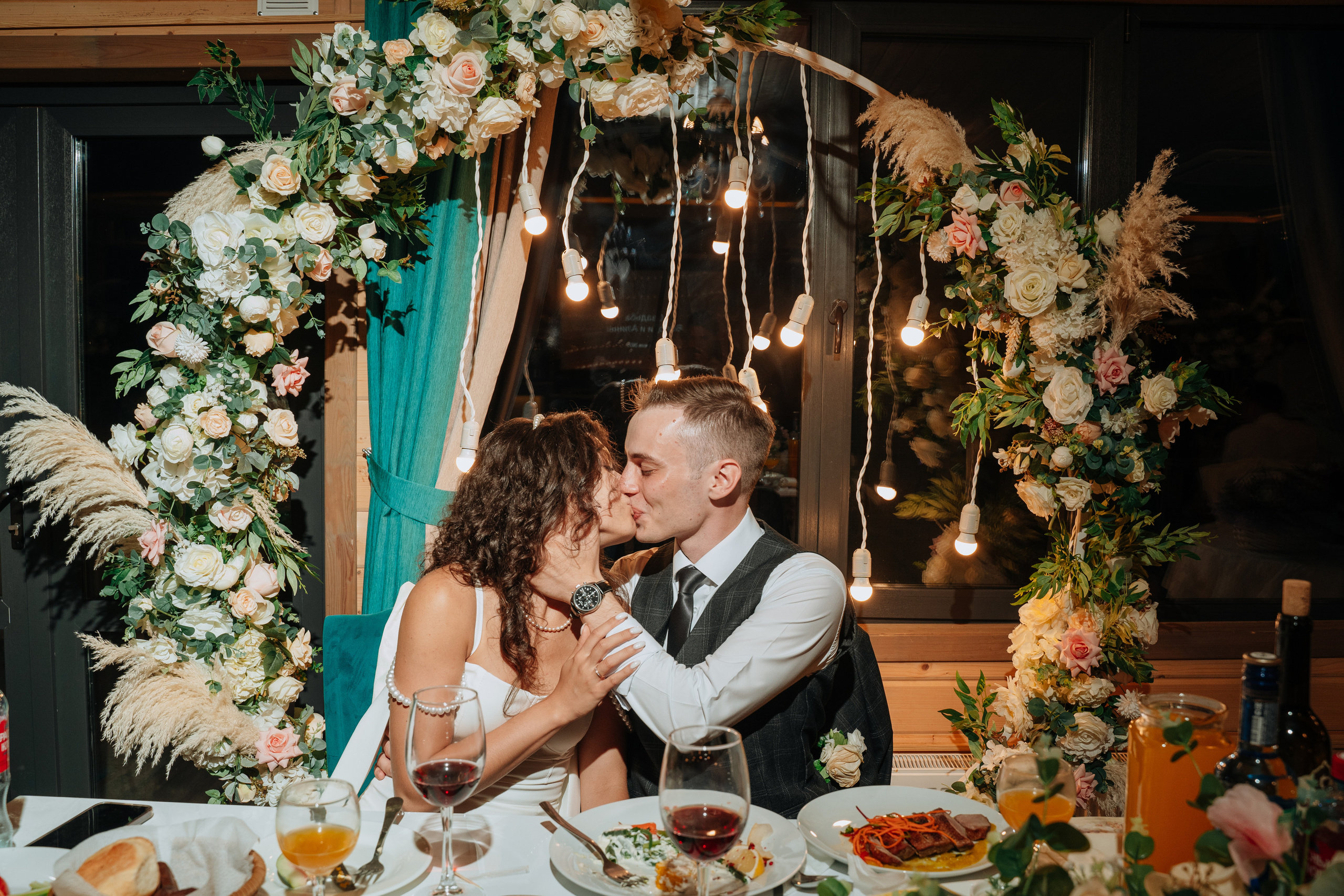 Владимир и Алина. Выездная регистрация. Ресторан. Фотограф Уфа Екатерина Пашина