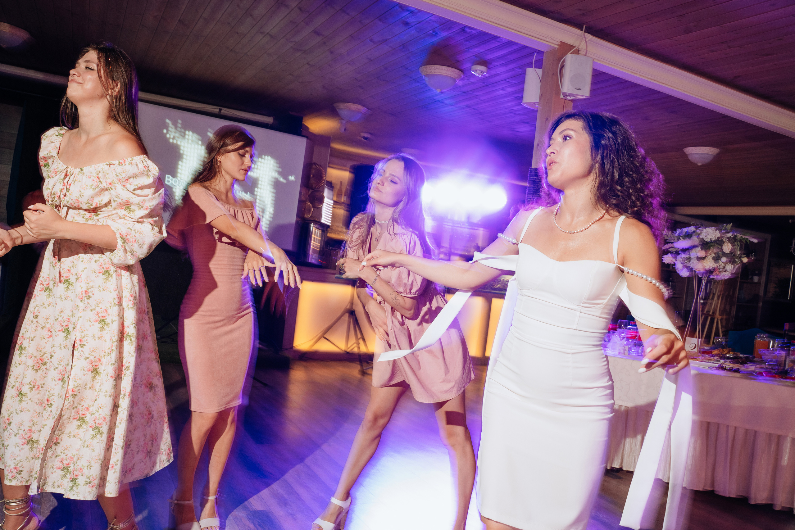 Владимир и Алина. Выездная регистрация. Ресторан. Фотограф Уфа Екатерина Пашина