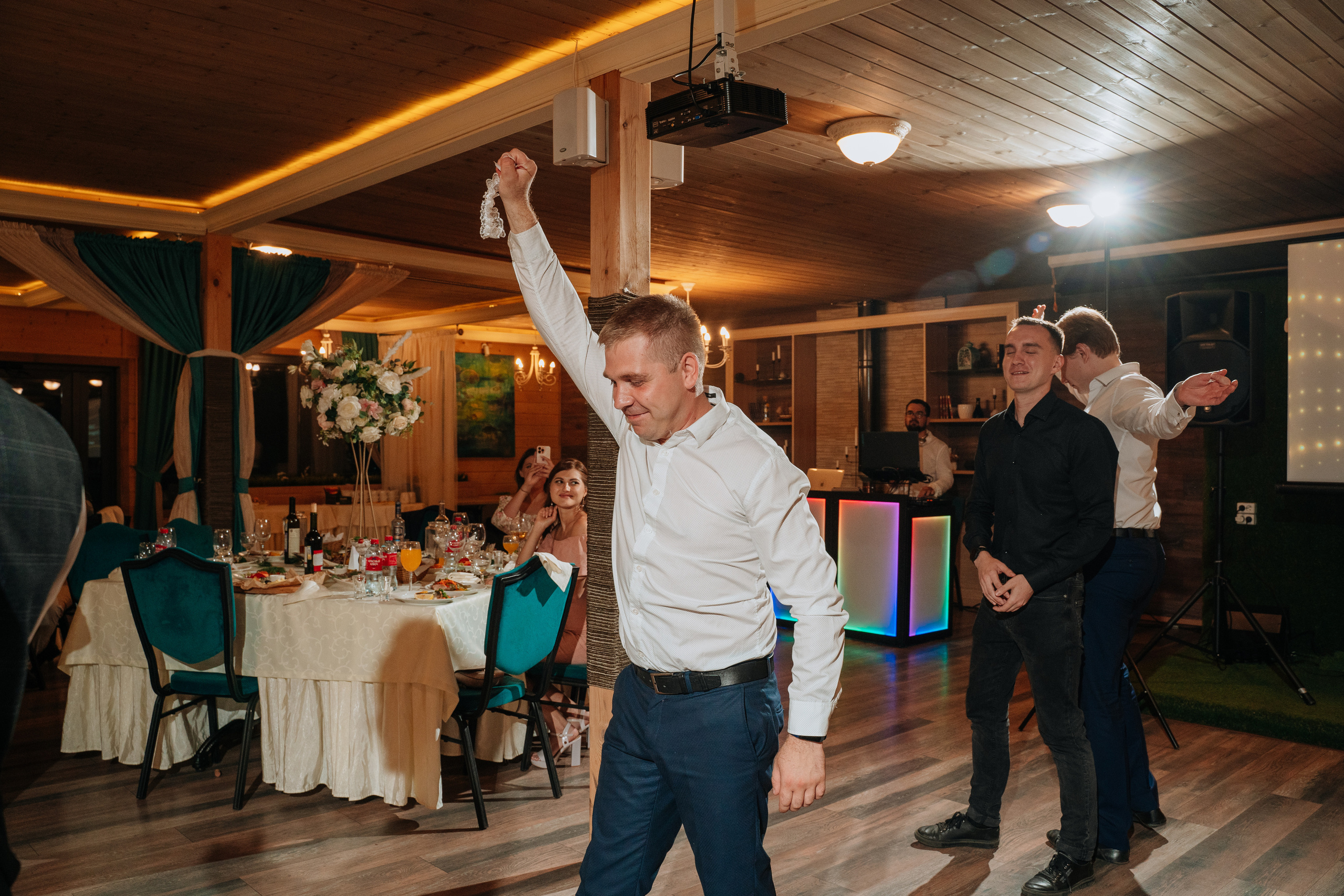 Владимир и Алина. Выездная регистрация. Ресторан. Фотограф Уфа Екатерина Пашина