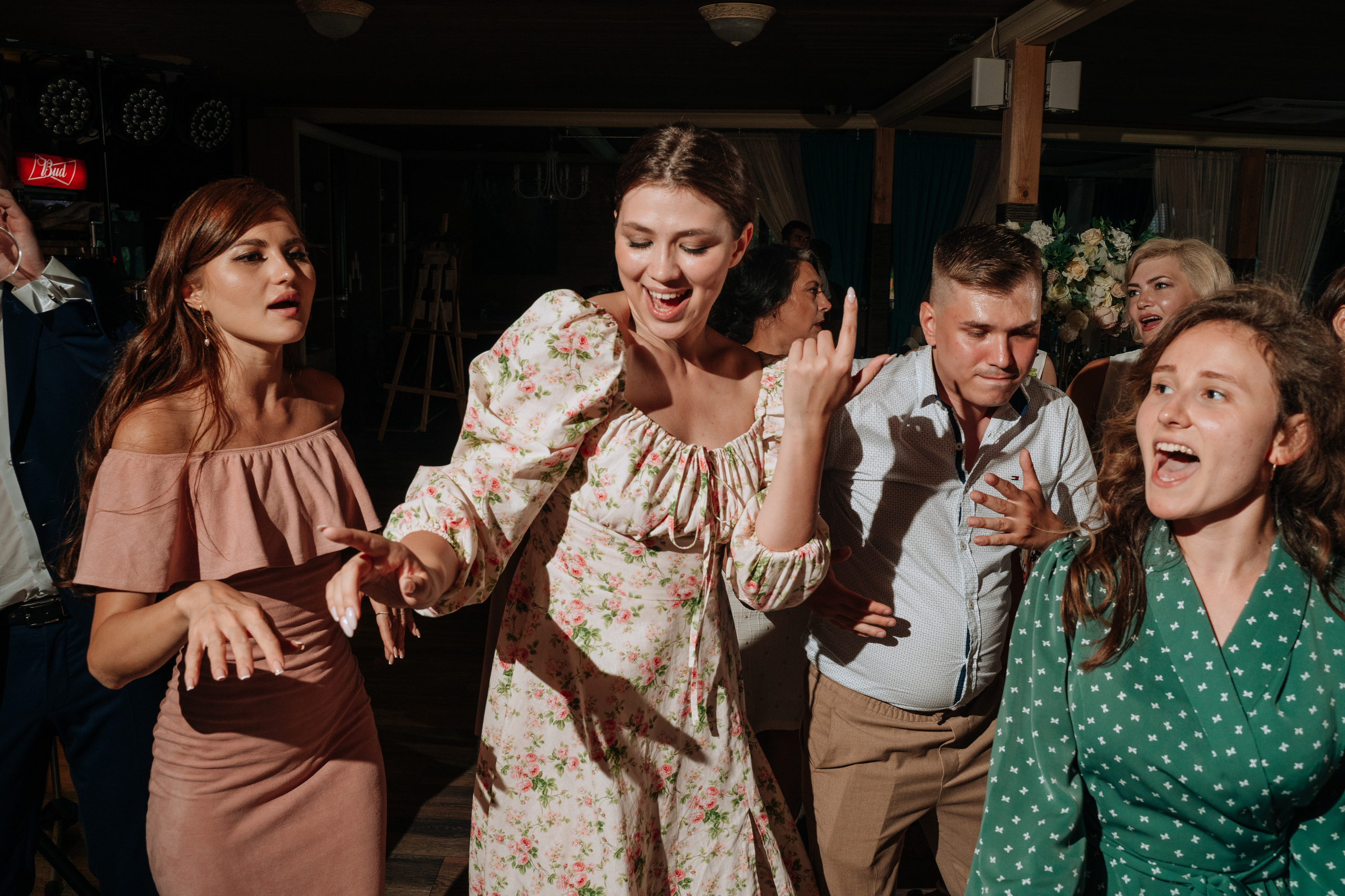 Владимир и Алина. Выездная регистрация. Ресторан. Фотограф Уфа Екатерина Пашина